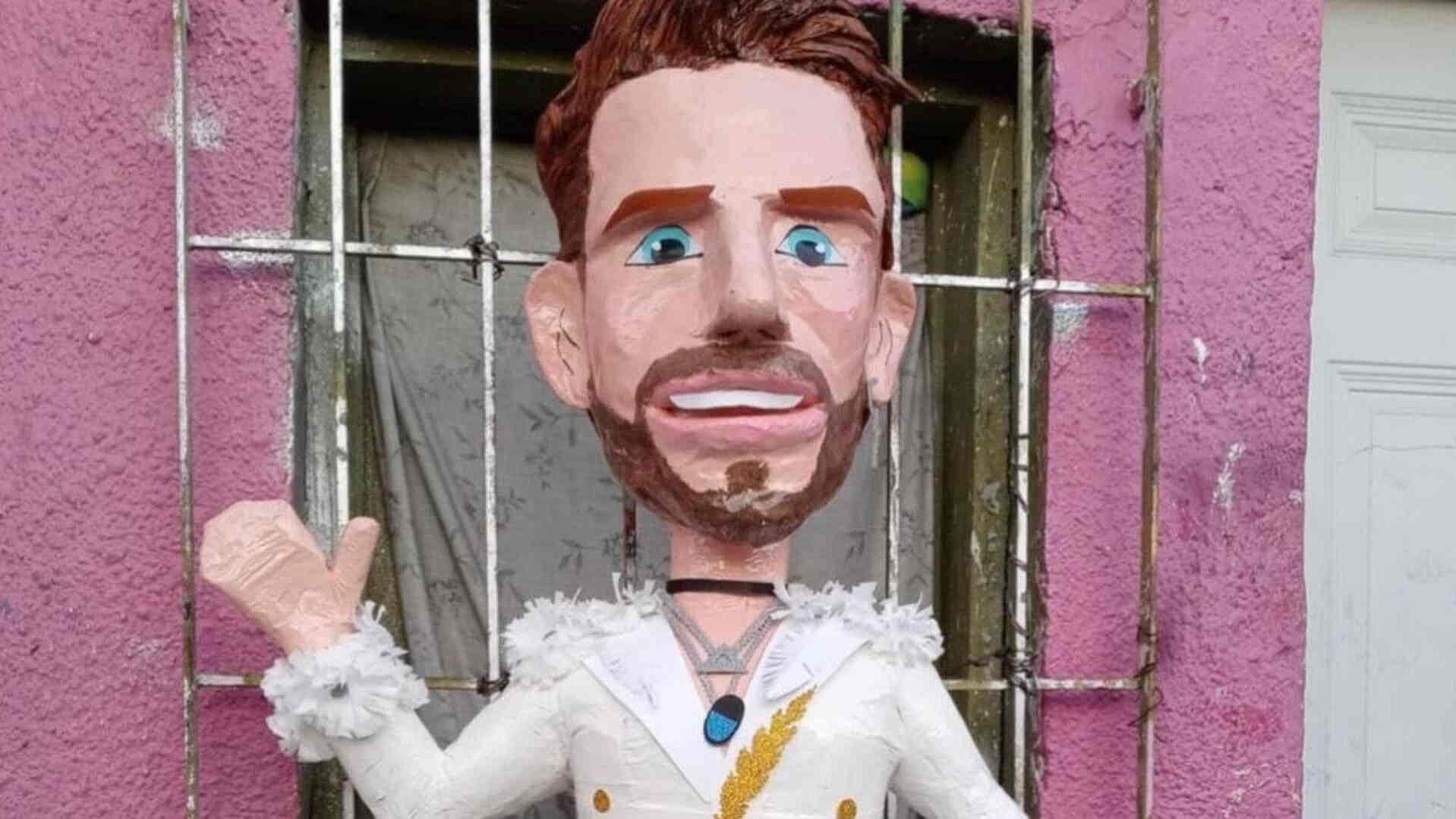 Se Hace Viral Piñata de Jorge Losa "Albacete"; Divide Opiniones en Redes