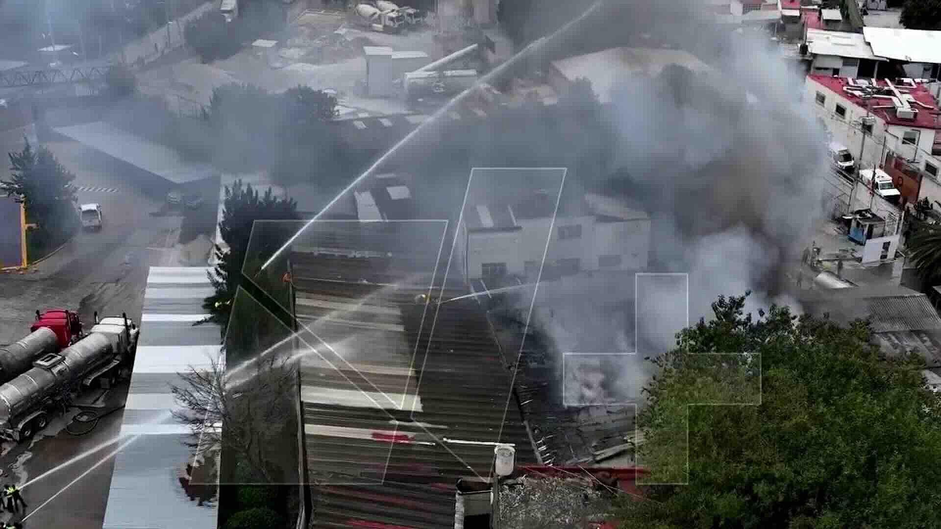 Incendio de Fábrica de Solventes en Los Reyes La Paz Complica Zona con Gasera Cercana