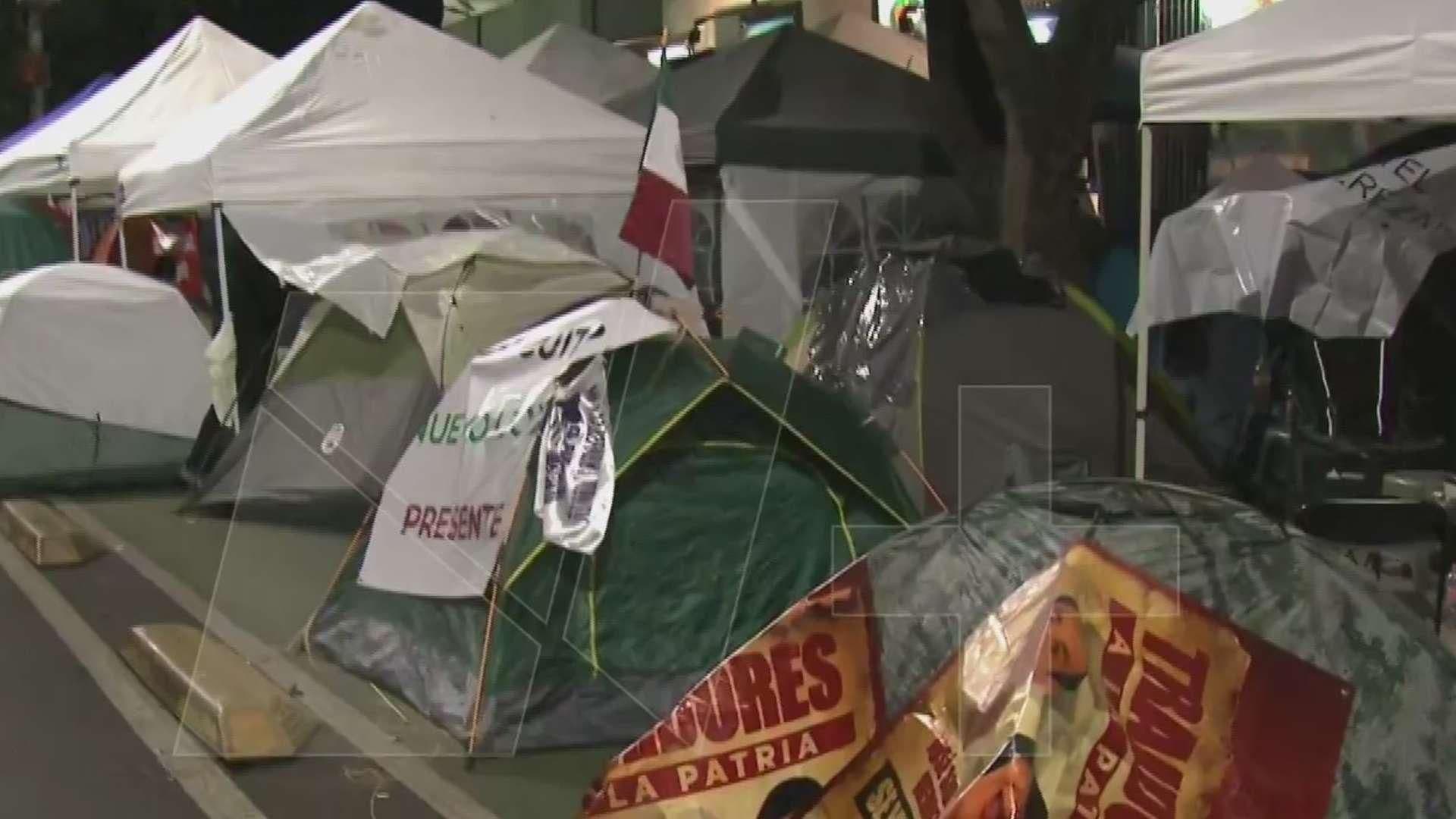 Manifestantes Mantienen Plantón Frente al Senado de la República en Contra a la Reforma Judicial