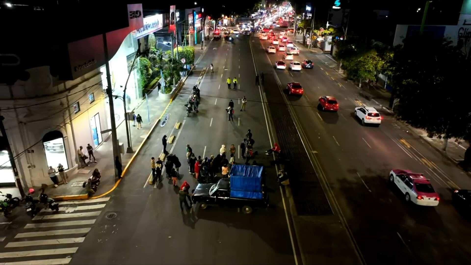Bloqueo en la Calzada México-Tacuba Hoy: Vecinos Protestan por Violento Desalojo en la Miguel Hidalgo, CDMX