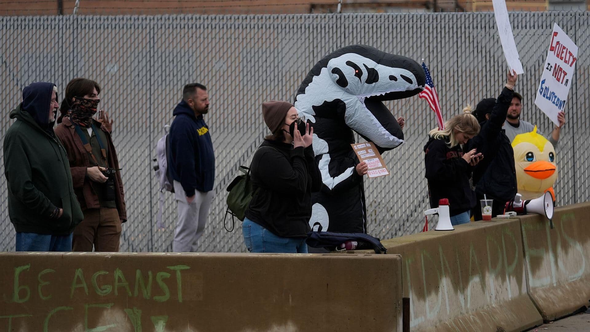 Siguen las Protestas por Redadas del ICE en EUA; Así el Ambiente cerca de Chicago