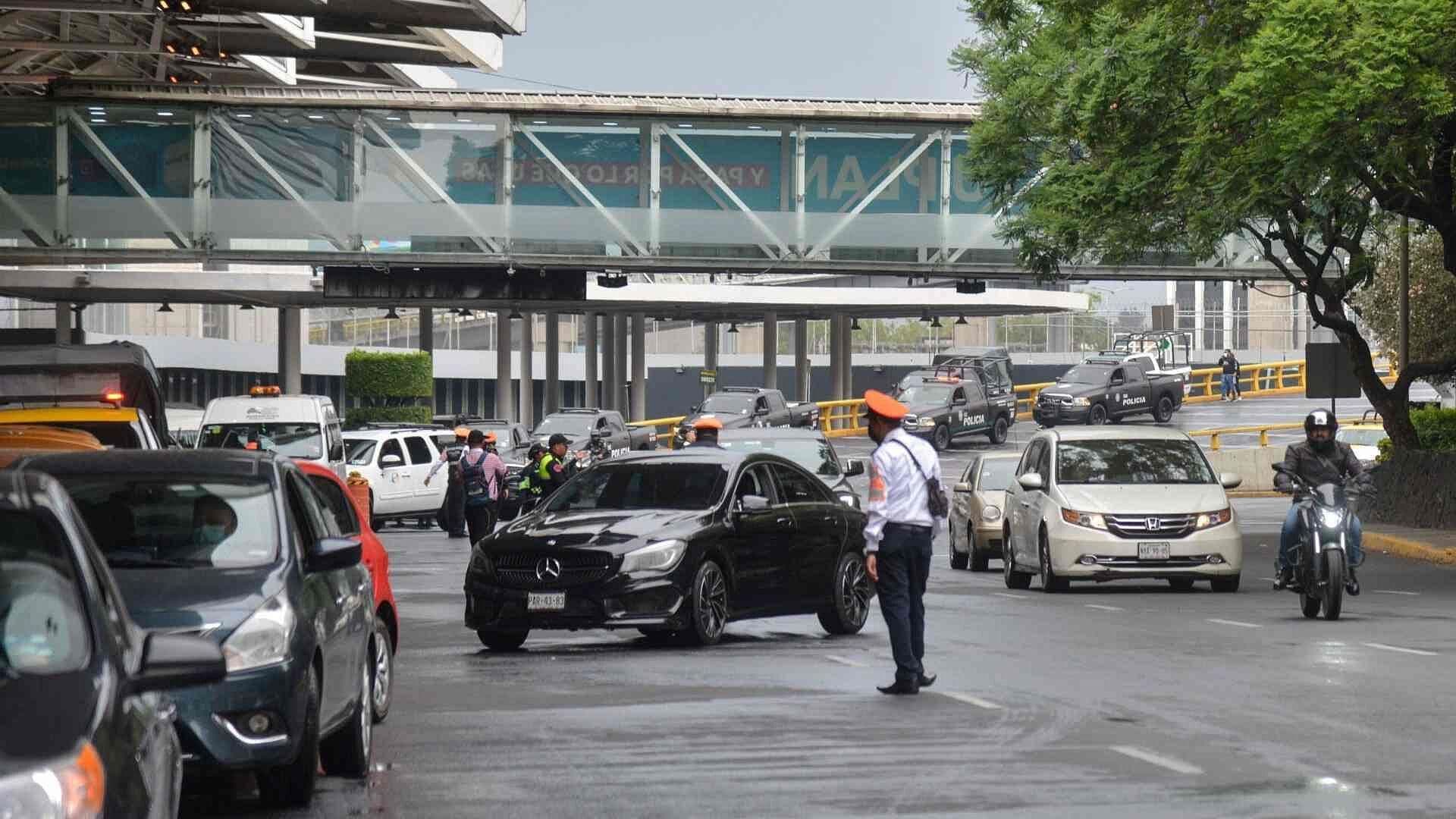 Nuevas Medidas para Uso de Taxi de Aplicación en Aeropuerto CDMX Inconforma a Usuarios