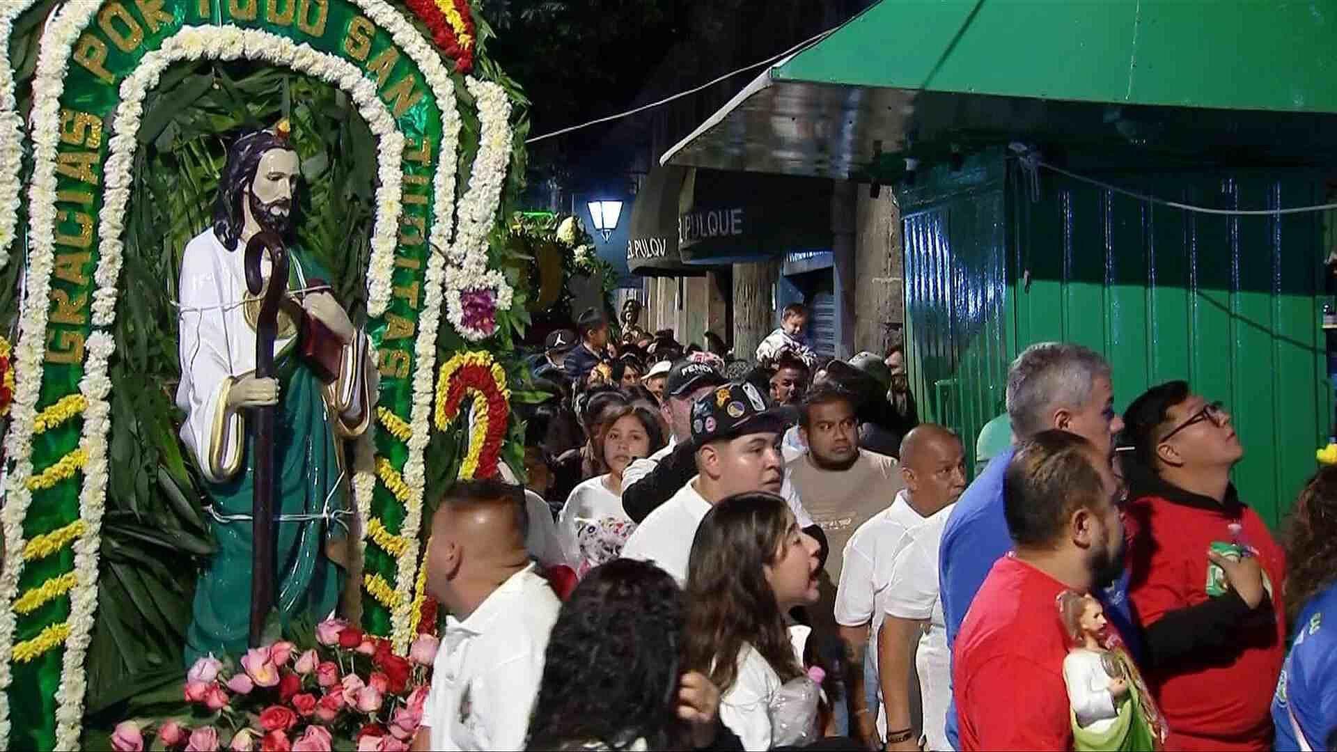 Fieles Acuden al Templo de San Hipólito para Venerar a San Judas Tadeo