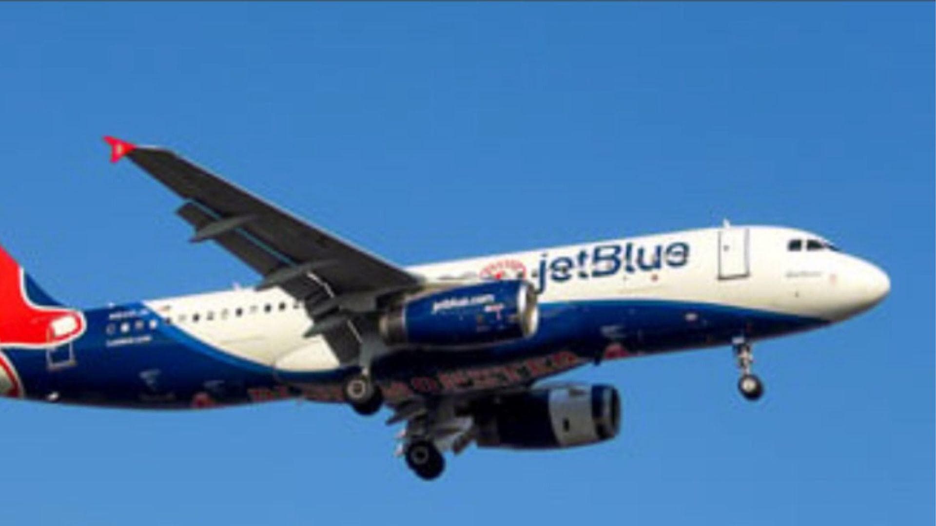 Avión que Despegó en Cancún Aterriza de Emergencia en Tampa, Estados Unidos, ¿Qué Ocurrió?