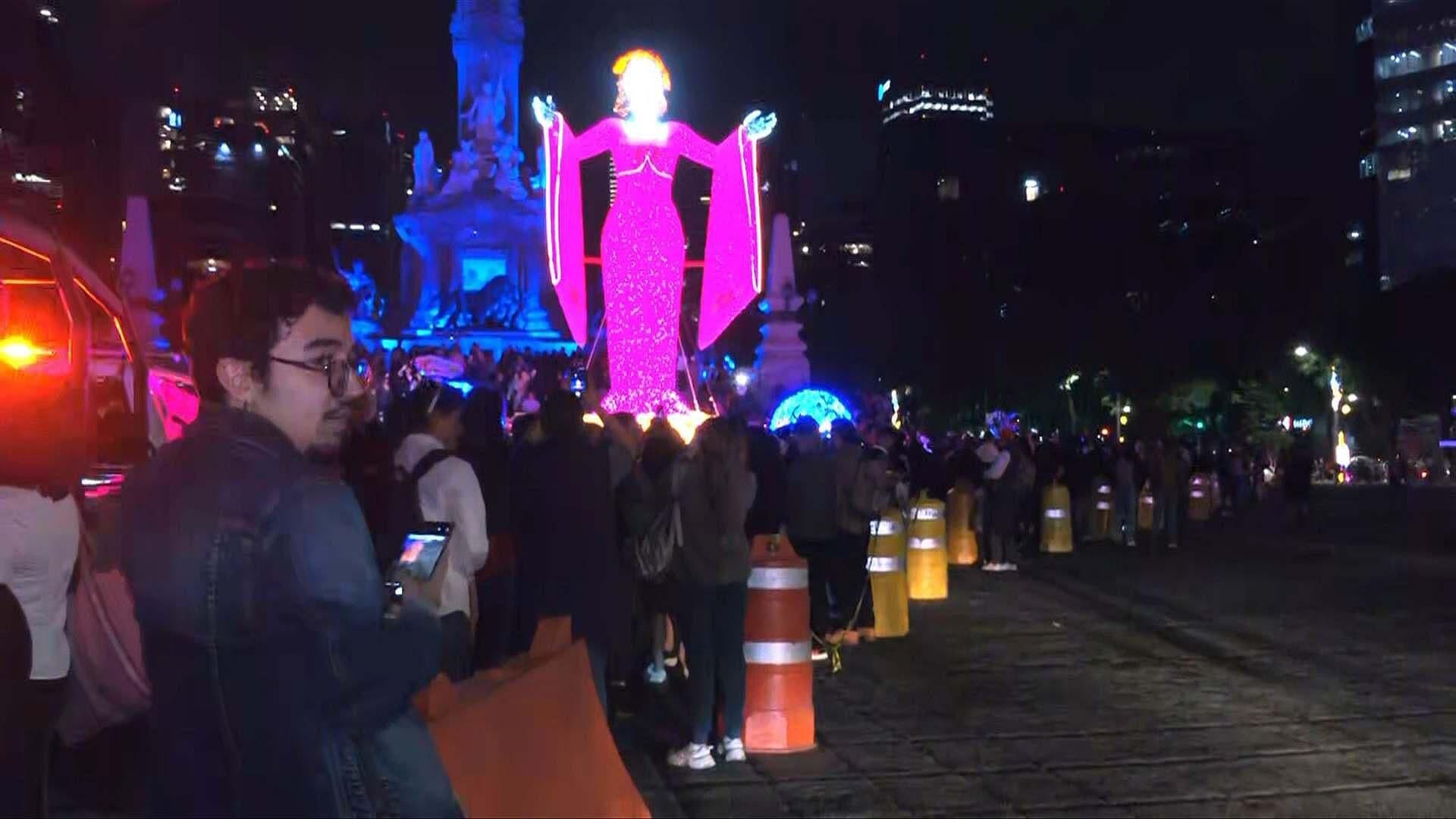 Así Disfrutan Día de Muertos con Luces y Una Catrina Monumental en el Ángel de la Independencia de Reforma, CDMX