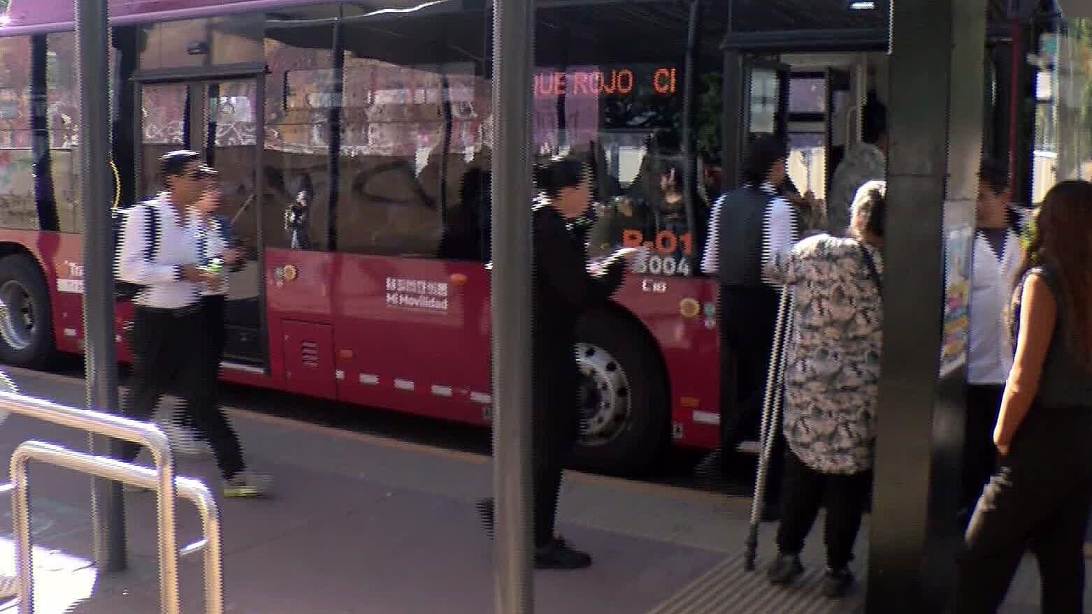 “Me Alejo Porque si Pido Ayuda No me la Dan”: Tapatía Denuncia Acoso en Transporte Público