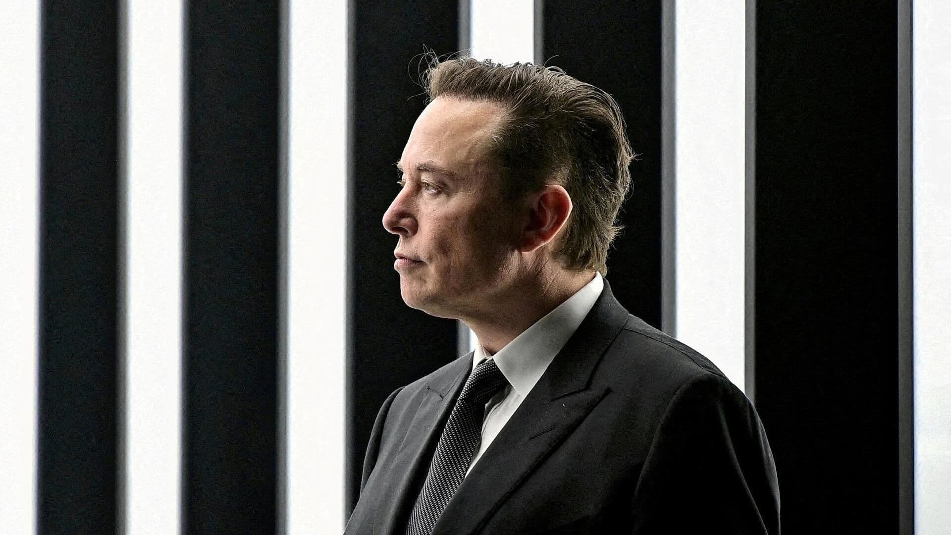 Elon Musk Sorprende Bailando en Junta Anual