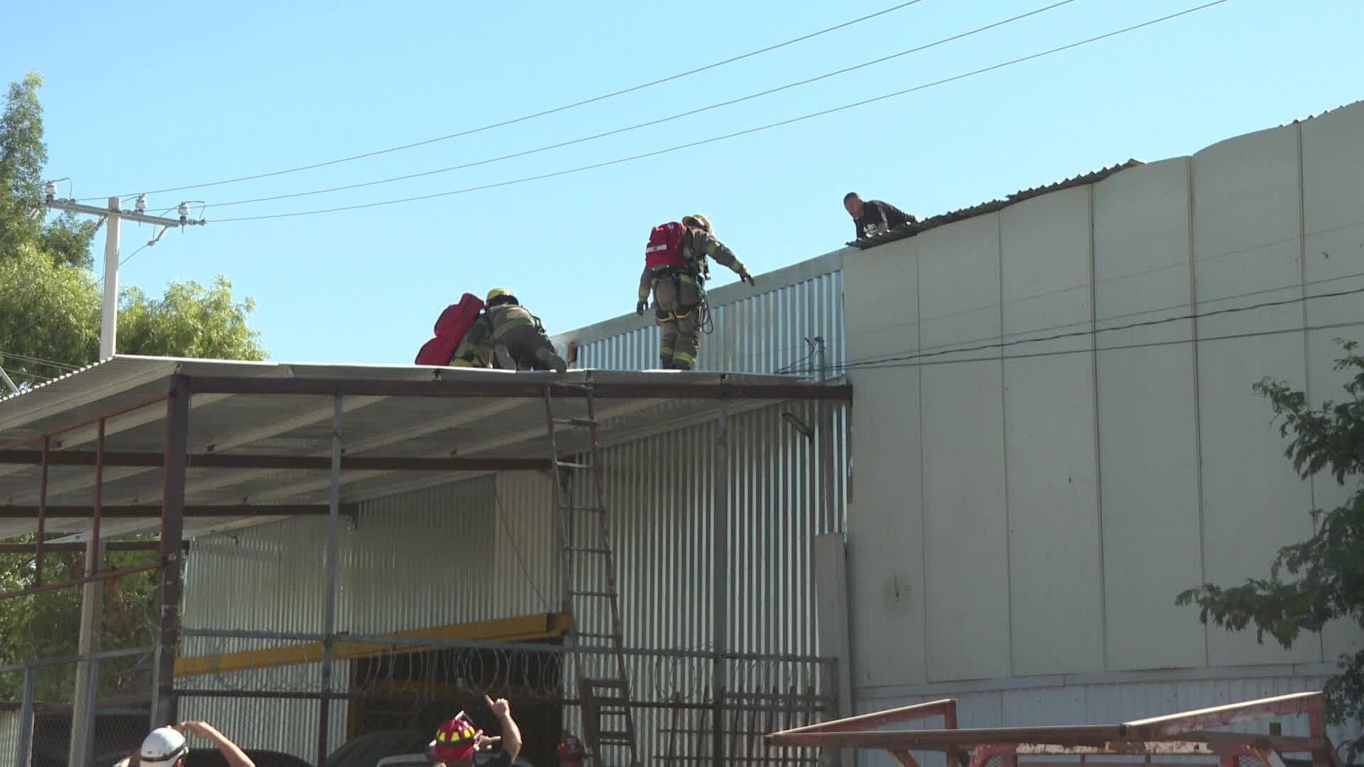 Bomberos Rescatan a Hombre Electrocutado en la Colonia El Ranchito en Hermosillo
