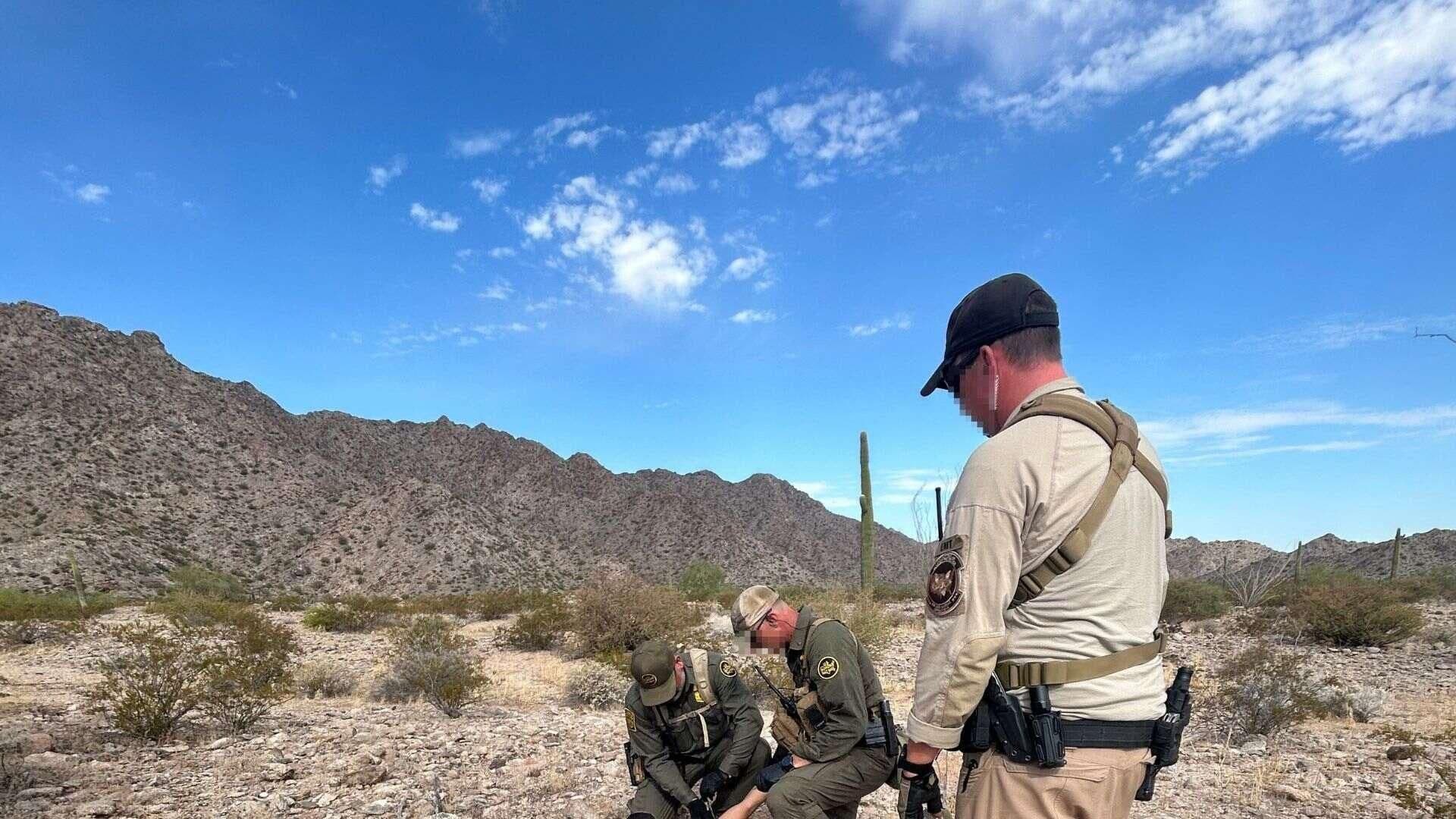 Rescatan a Migrantes Atrapados al Intentar Cruzar Desierto de Sonora a Estados Unidos