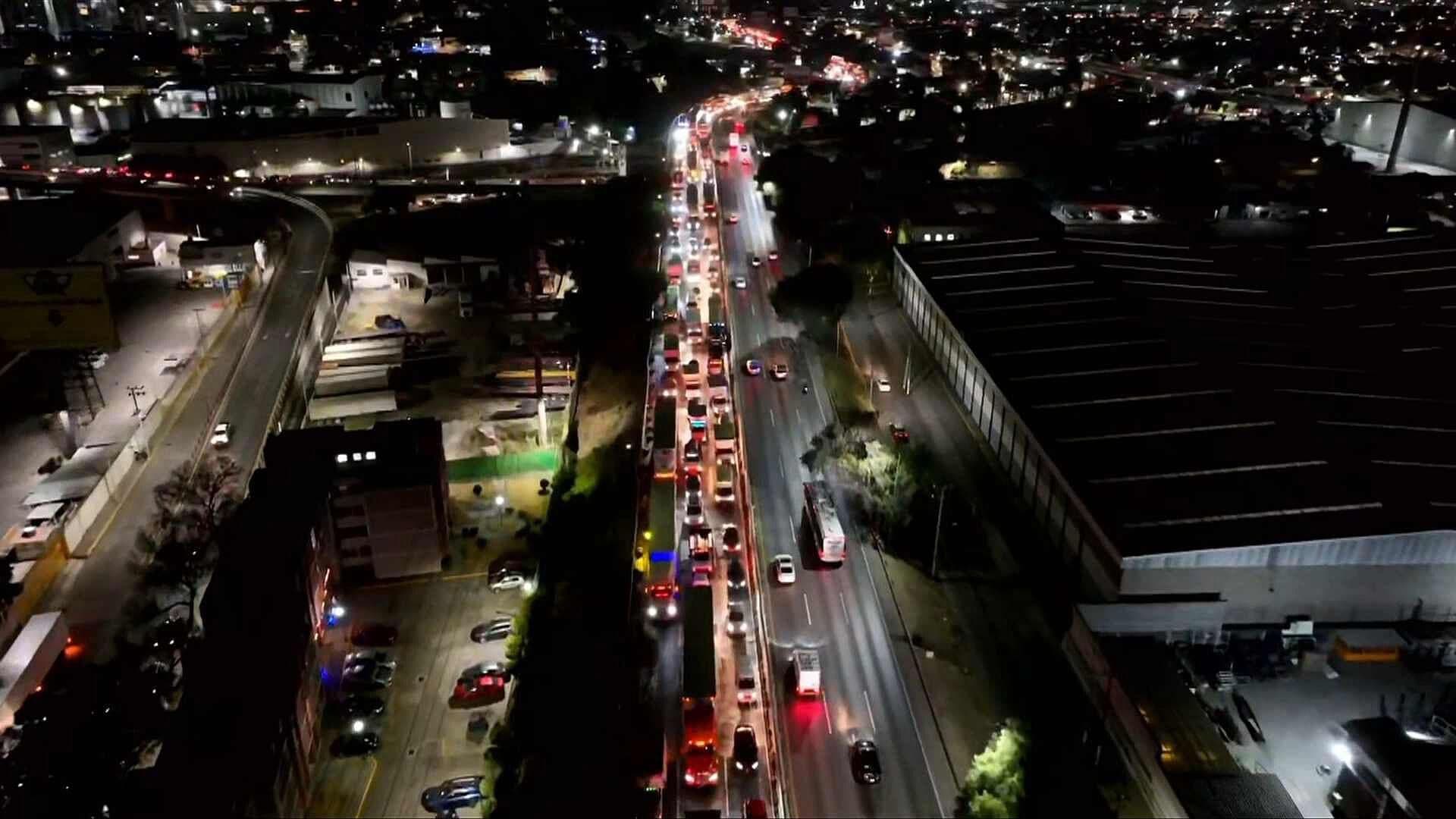 Reabren la Vía Reyes Heroles tras Volcadura; Así se Ven las Largas Filas en Tlalnepantla