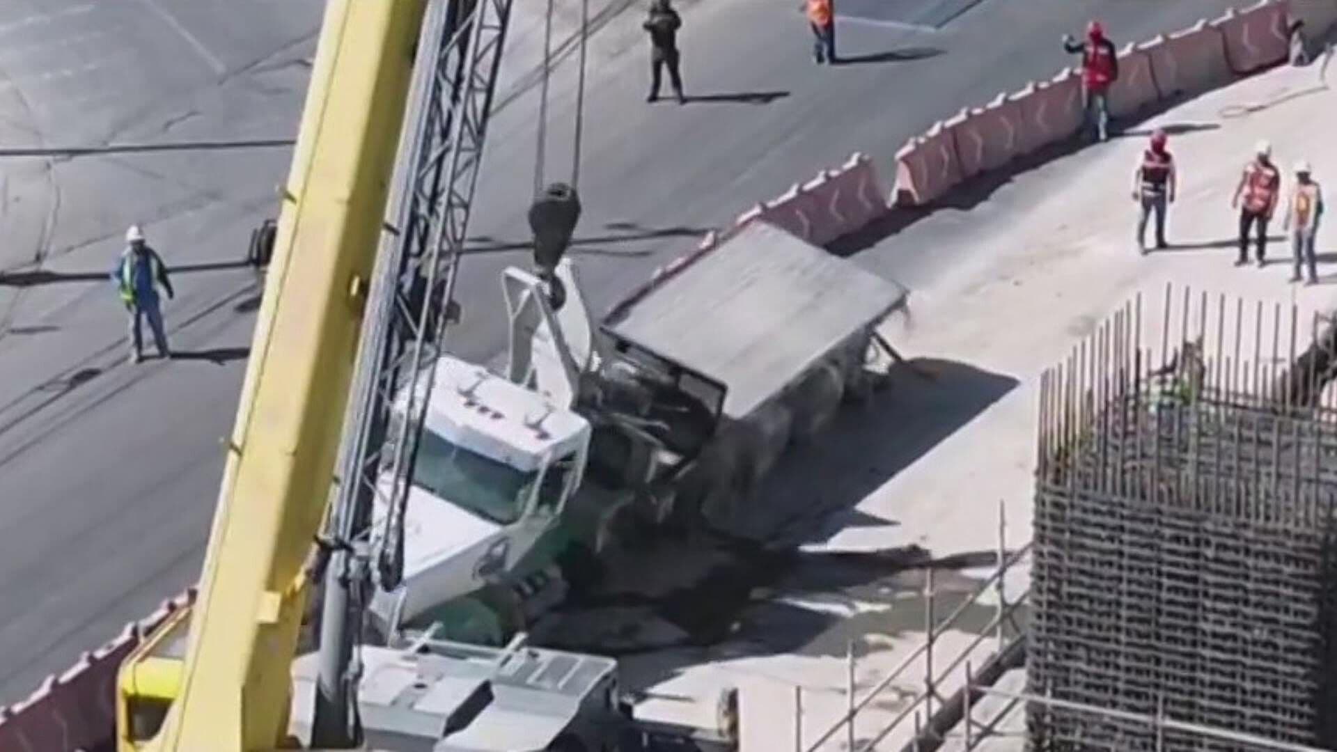 Vuelca Grúa en Obras de Linea 6 del Metro; Arman Caos Vial en Miguel Alemán
