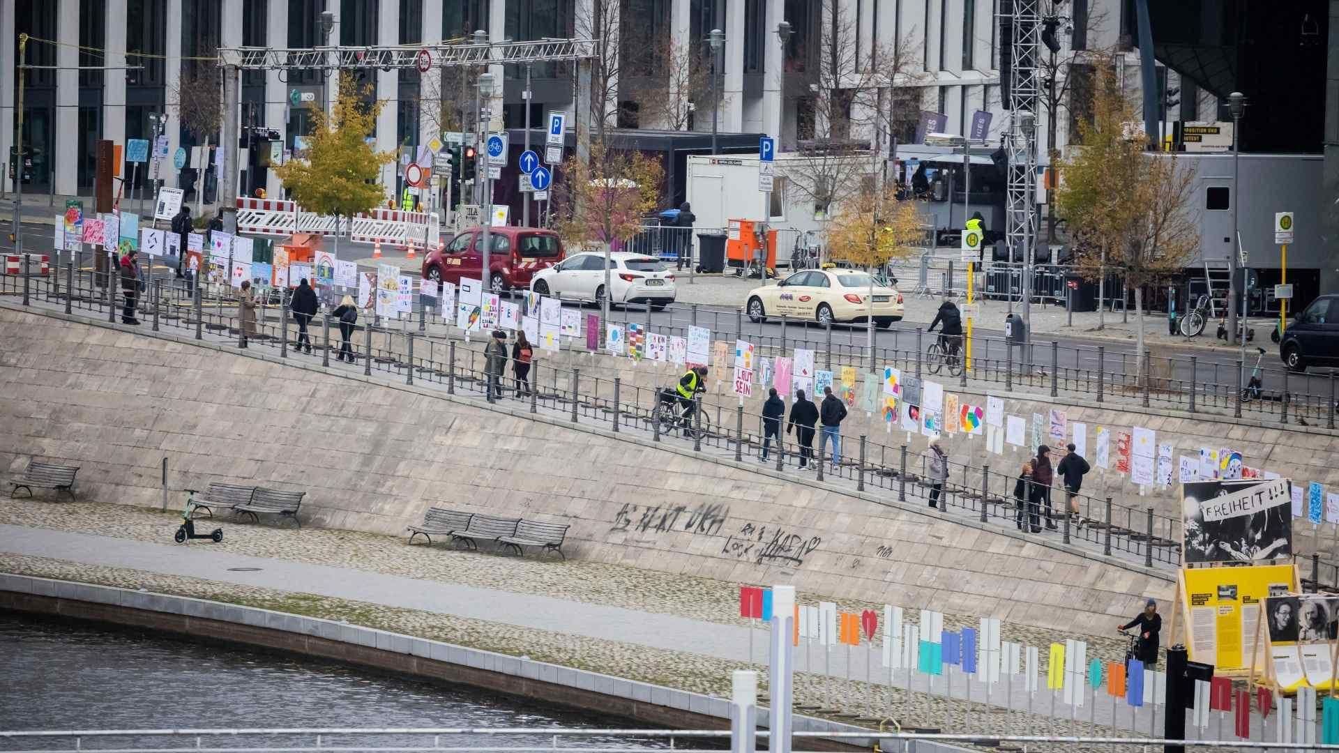 Se Conmemoran 35 Años de la Caída del Muro de Berlín