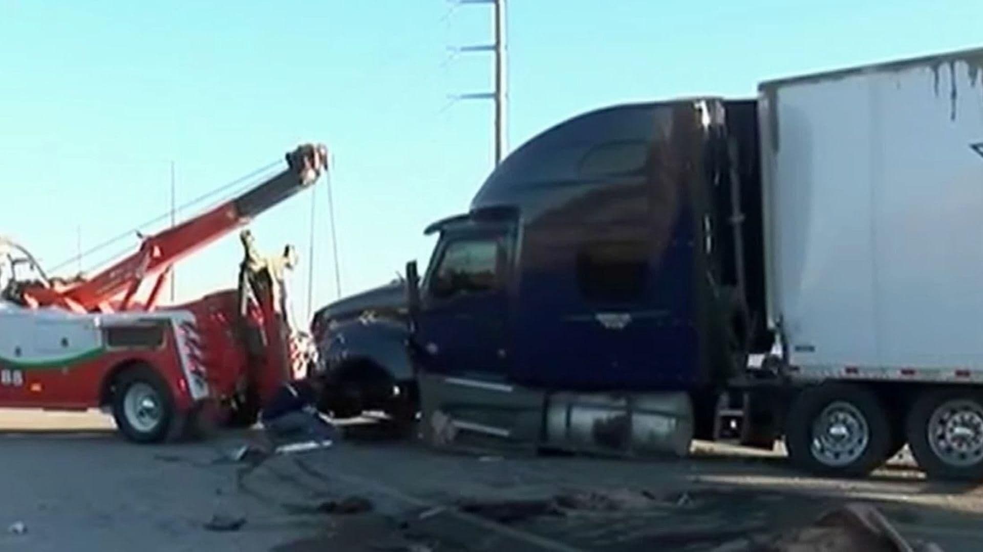 Tráiler Pierde el Control y Causa Accidente en Carretera Panamericana
