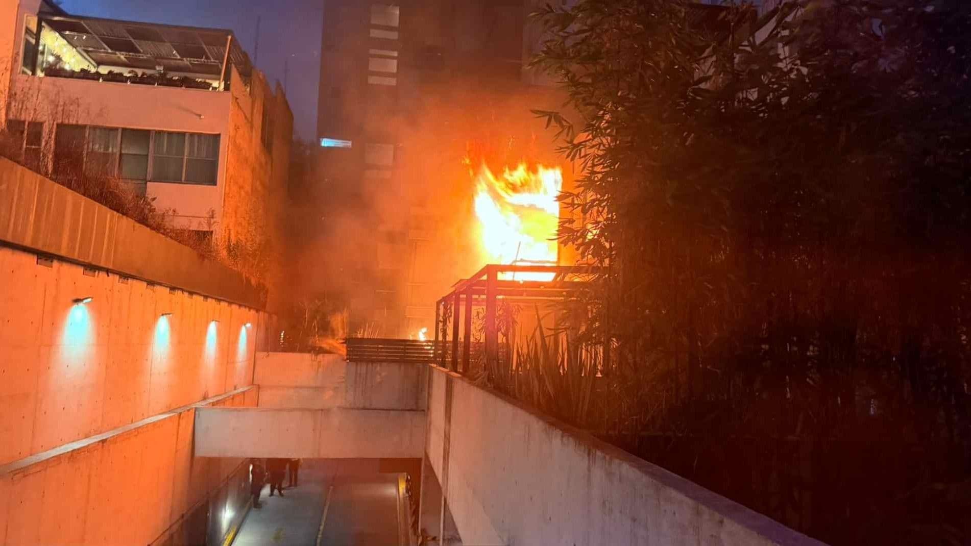 Controlan Incendio en Edificio de Departamentos en La Condesa, Alcaldía Cuauhtémoc