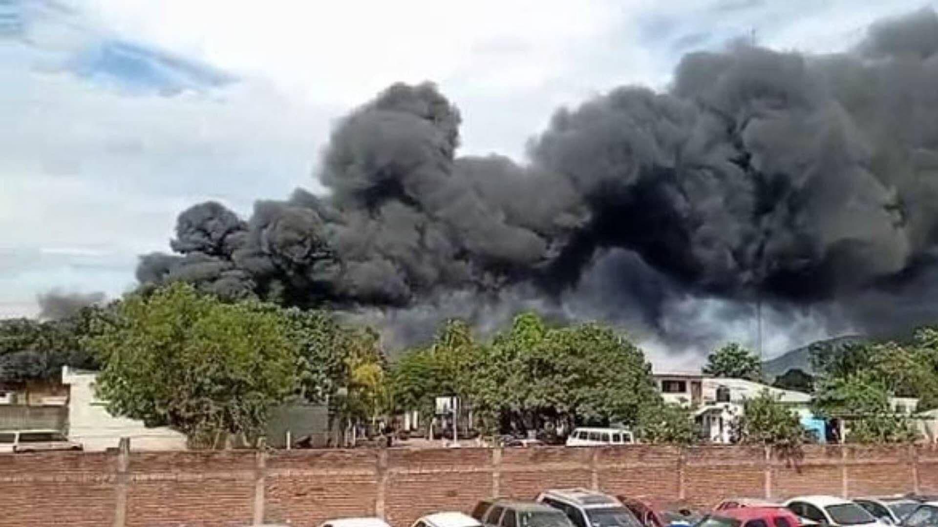 Incendio en Tecomán Hoy: Fuego Consume Bodega de Frutas en Colima