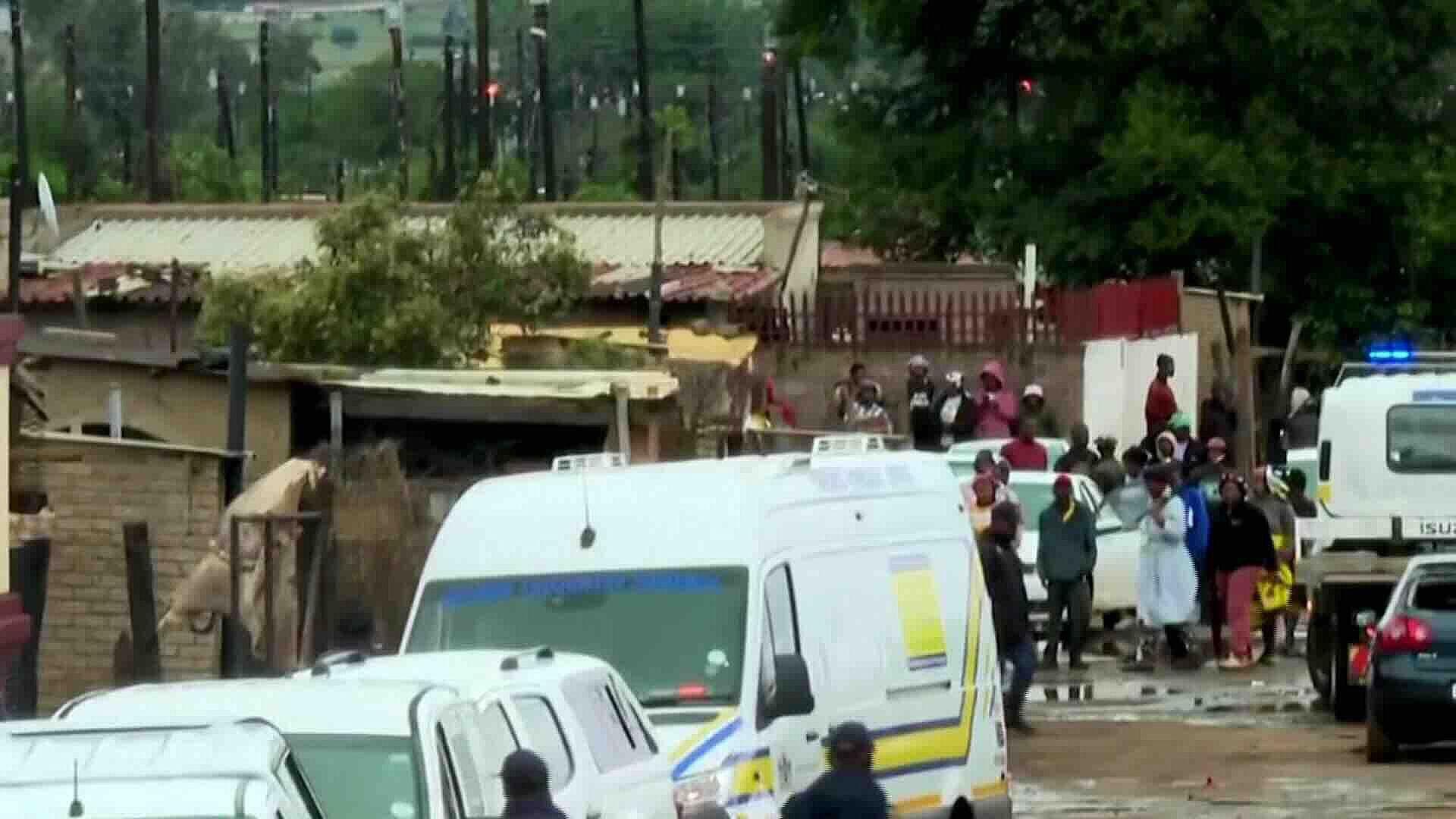 Tiroteo en Sudáfrica Dejó 9 Muertos y 10 Heridos en Taberna Informal Cerca de Johannesburgo
