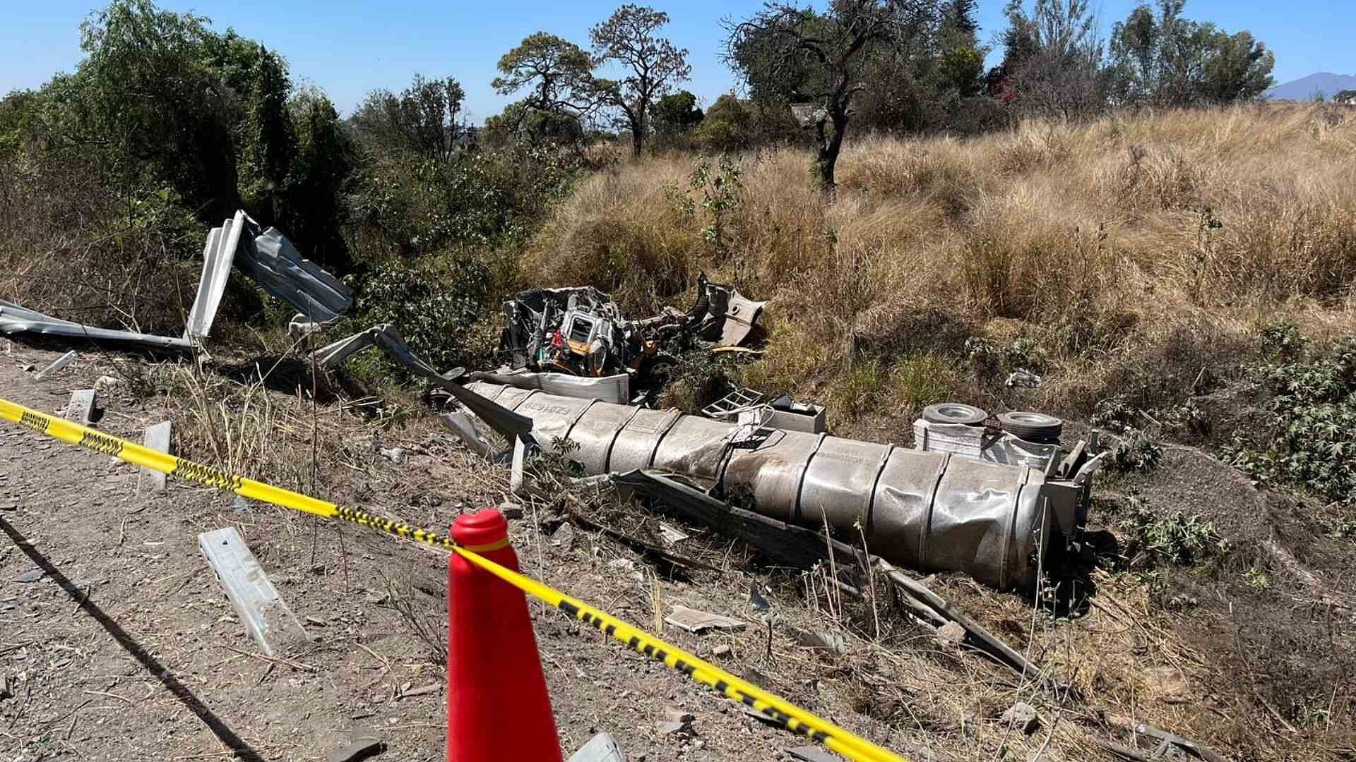 Conductor Muere Tras Volcadura de Pipa con Diésel en Carretera Guadalajara-Ameca