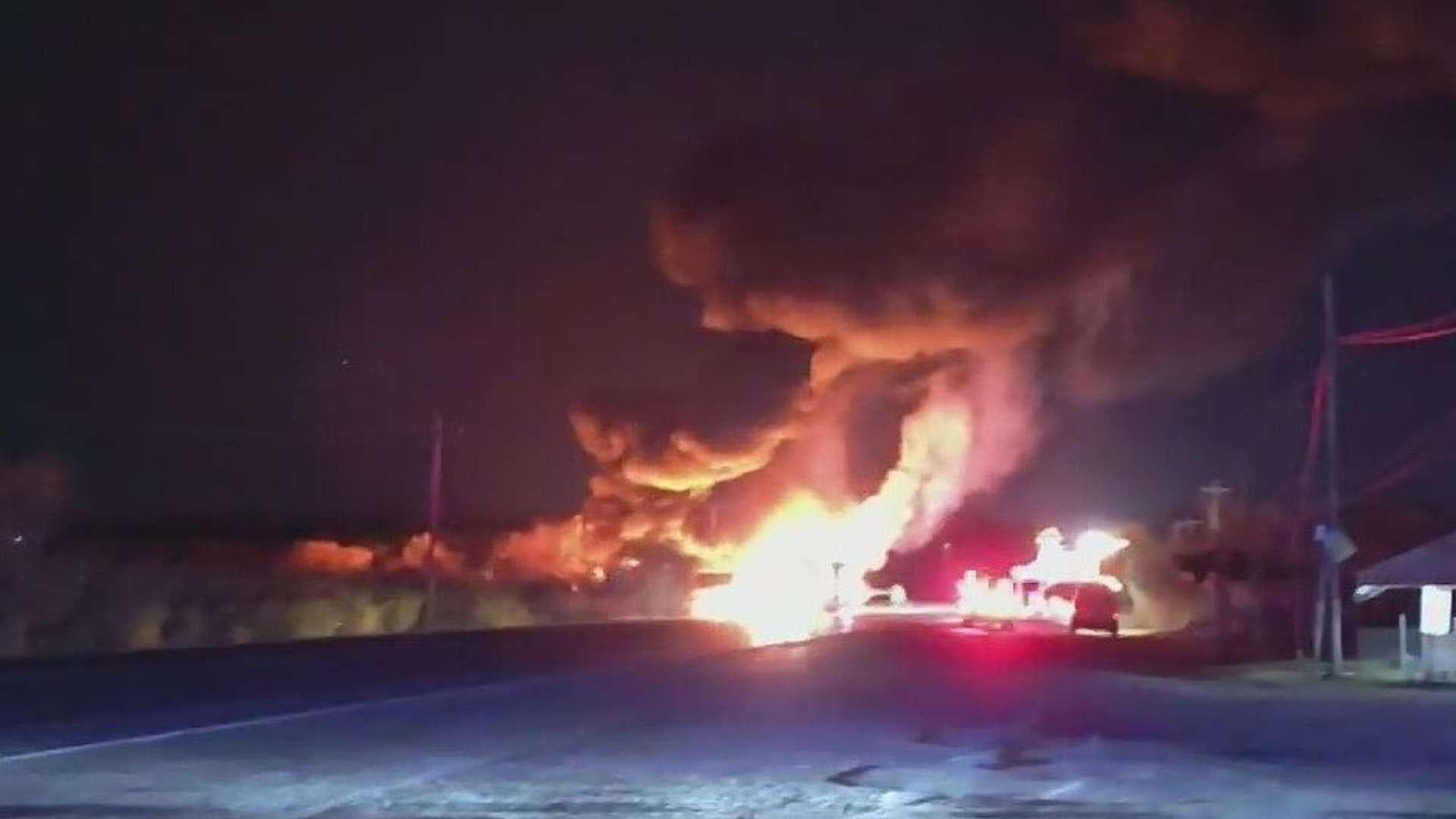 Se Incendia Pipa Cargada con Combustible en Cadereyta Jiménez