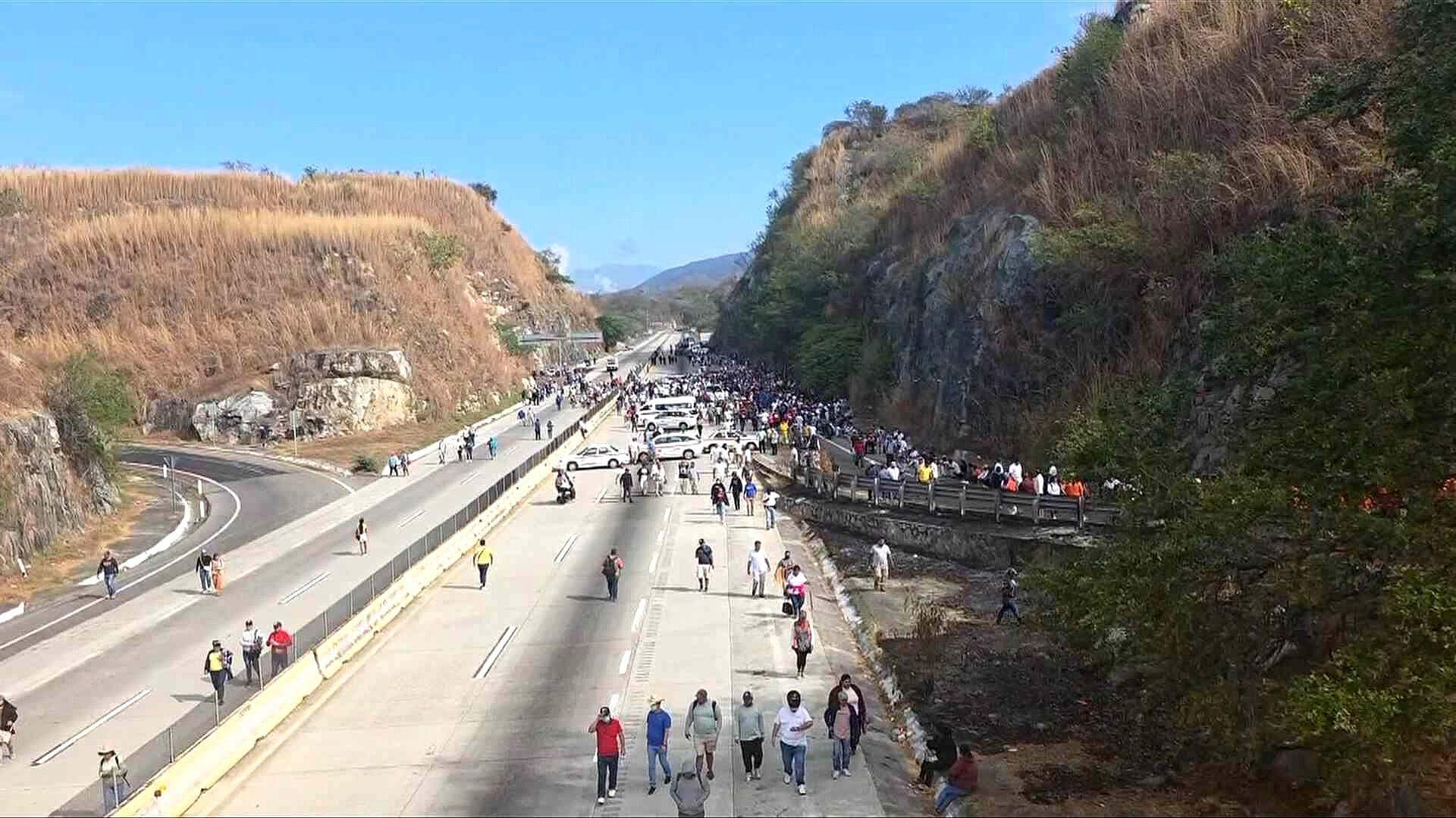 Así Fue el Bloqueo de 7 Horas y Caos en Autopista del Sol en Regreso de Puente