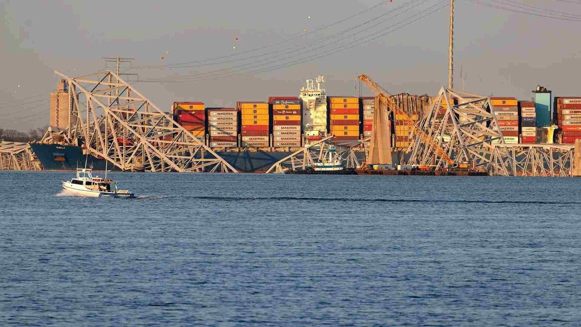 Así es la Grúa Más Grande para Retirar Puente de Baltimore