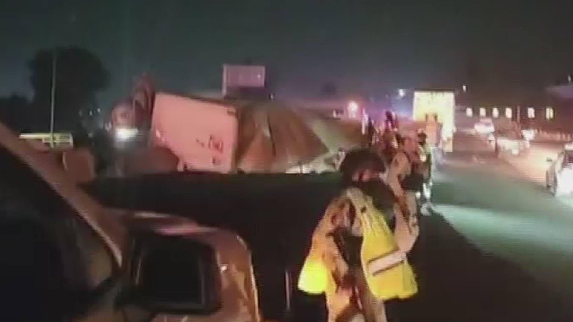 Rapiña en la Carretera Tlaxcala-Apizaco tras Volcadura de Tráiler