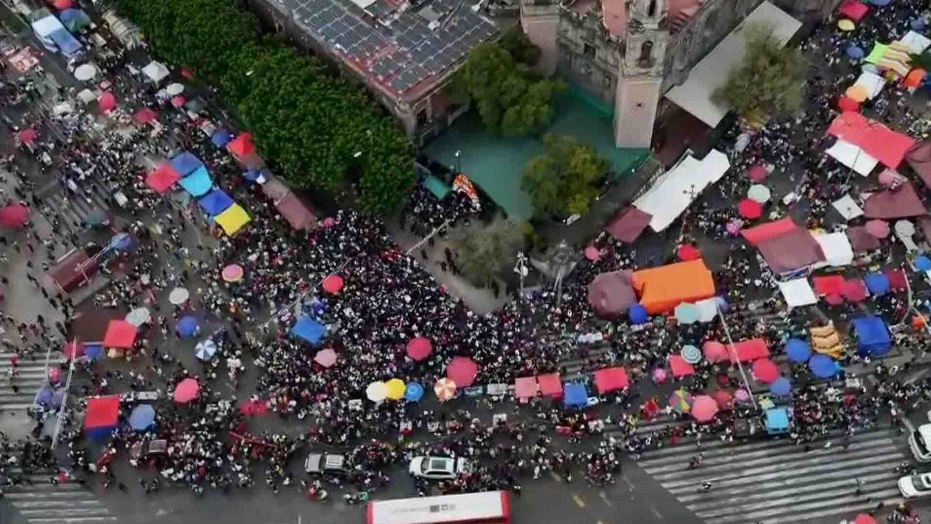 Así se Ve Desde el Aire la Iglesia de San Hipólito con el Arribo de Devotos de San Judas Tadeo en CDMX