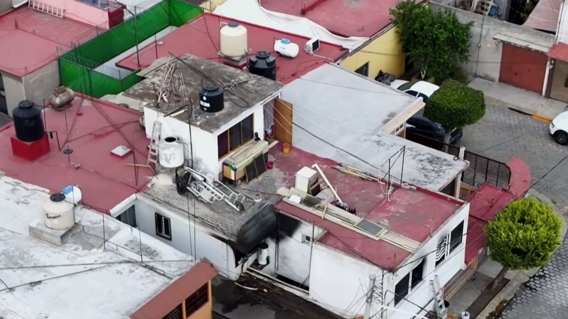 Vecinos Logran Sofocar Incendio en la Colonia Bosques de Aragón en Nezahualcóyotl, Edomex