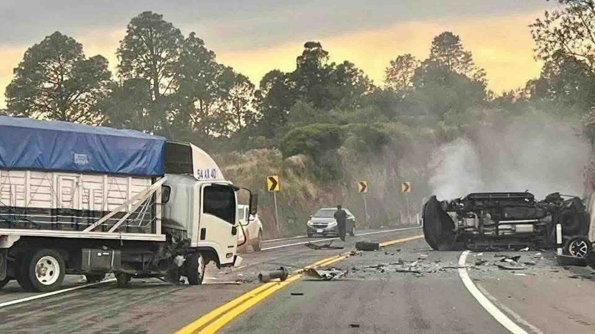 Accidente en Autopista Toluca-Zitácuaro Deja 3 Muertos, Incluido Hijo de Empresario Mexicano