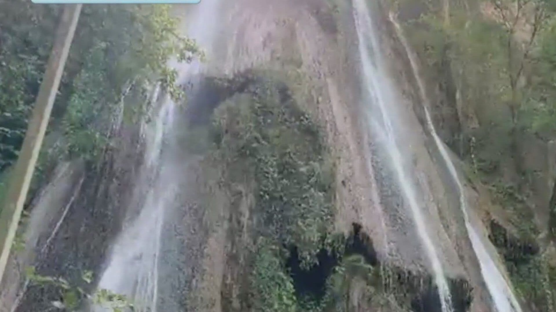 Disfrutan Asueto en Cola de Caballo; Acuden a Paraje Turístico en Santiago