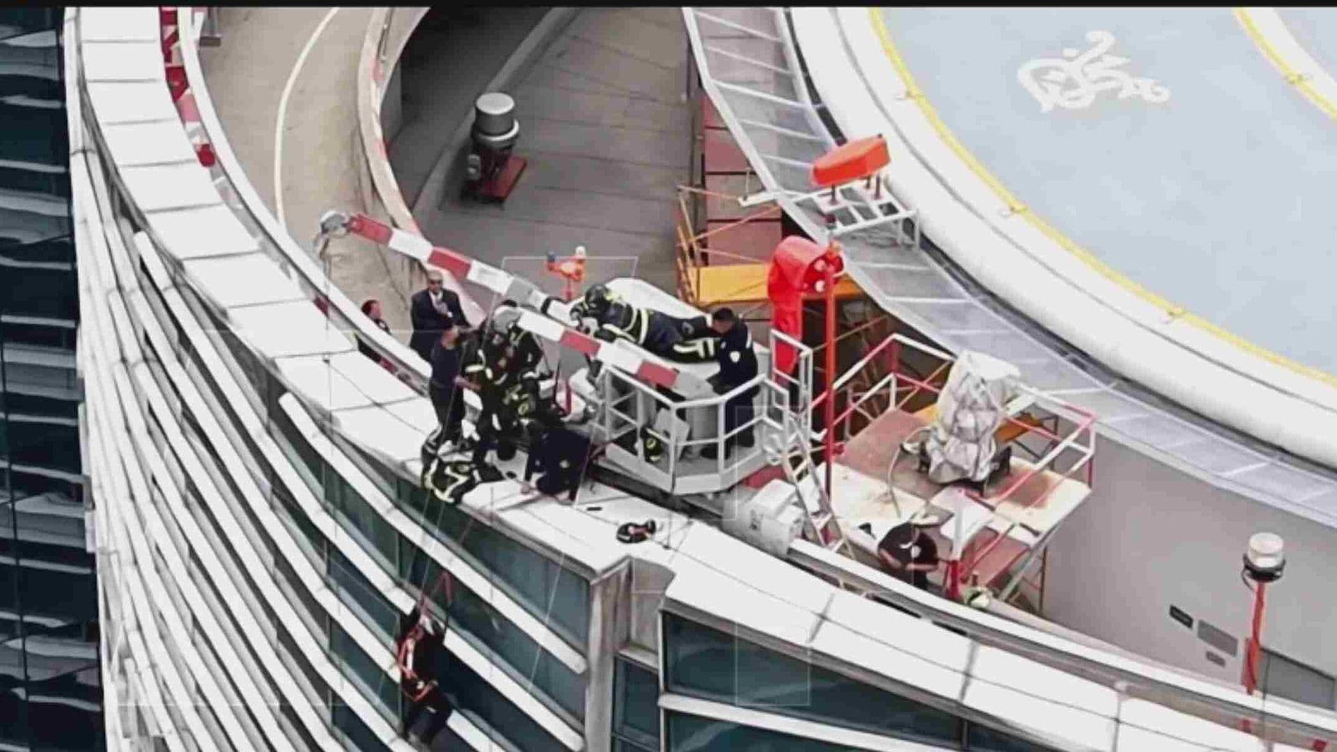 Desde el Aire: Momento del Rescate de un Trabajador en Edificio de Reforma, CDMX