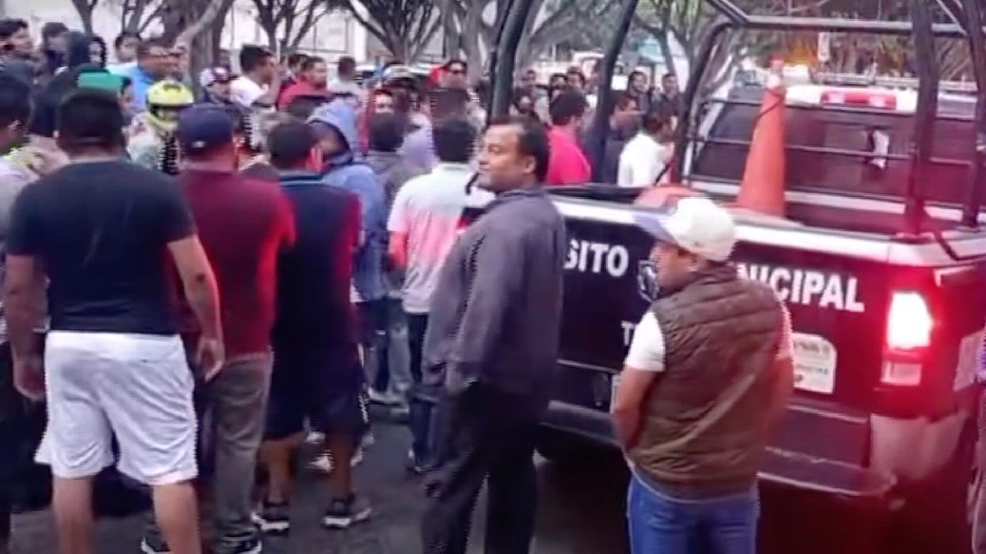 Conductores de Aplicación Retienen Taxis y Cierran Calles durante Operativo en Tehuacán, Puebla