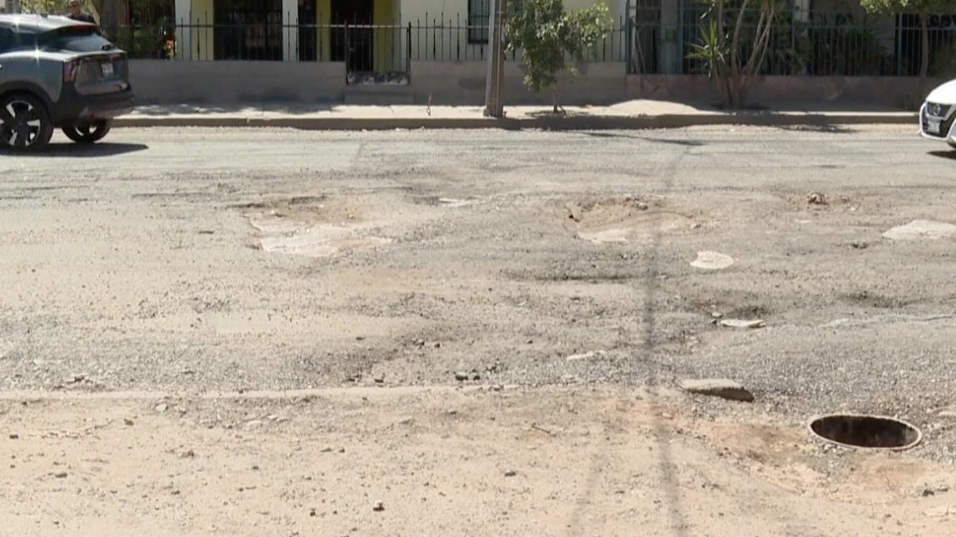 Denuncian Daños en Pavimento por Fuga de Drenaje en Colonia Álvaro Obregón de Hermosillo