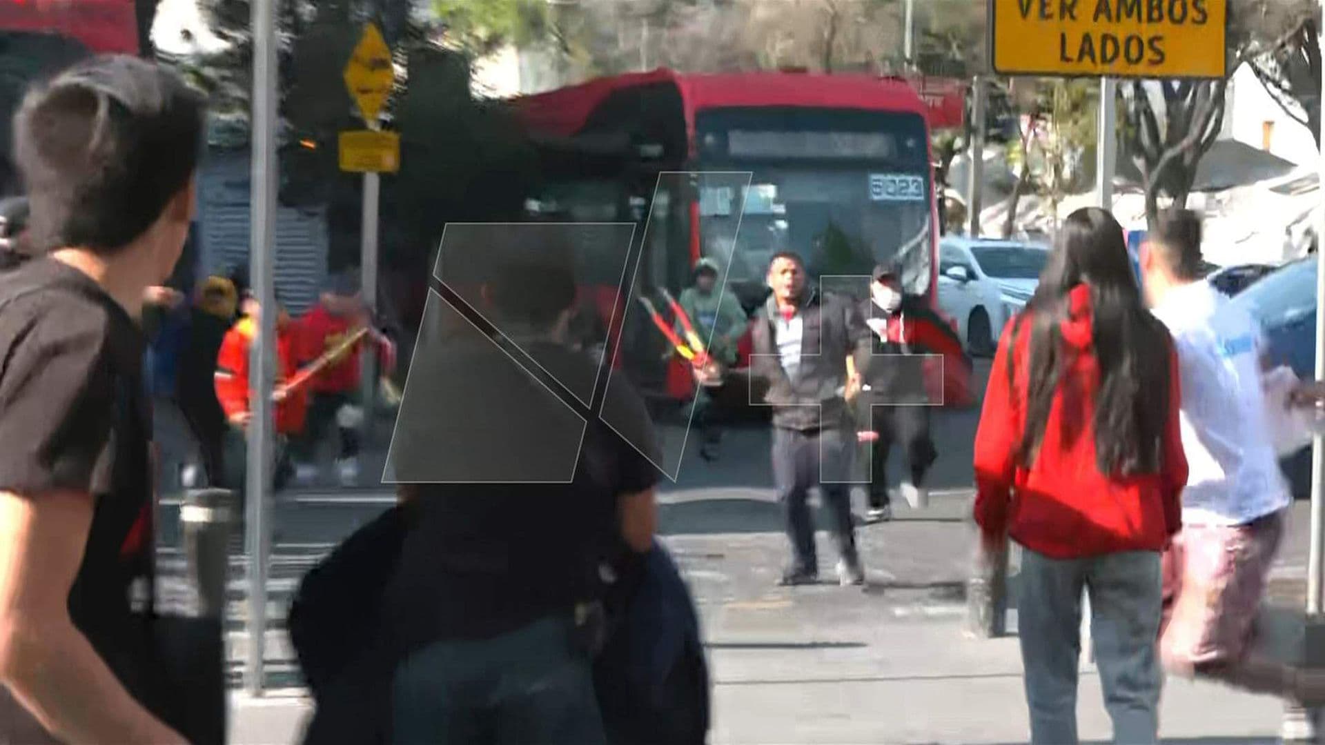 Desalojo en el Cruce de Belisario Domínguez y Eje Central Terminó en Riña y Bloqueo