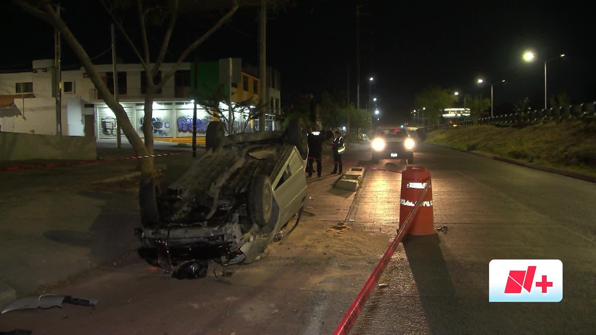 Mujer es Reportada Grave Tras Volcar su Vehículo en Periférico, Zapopan