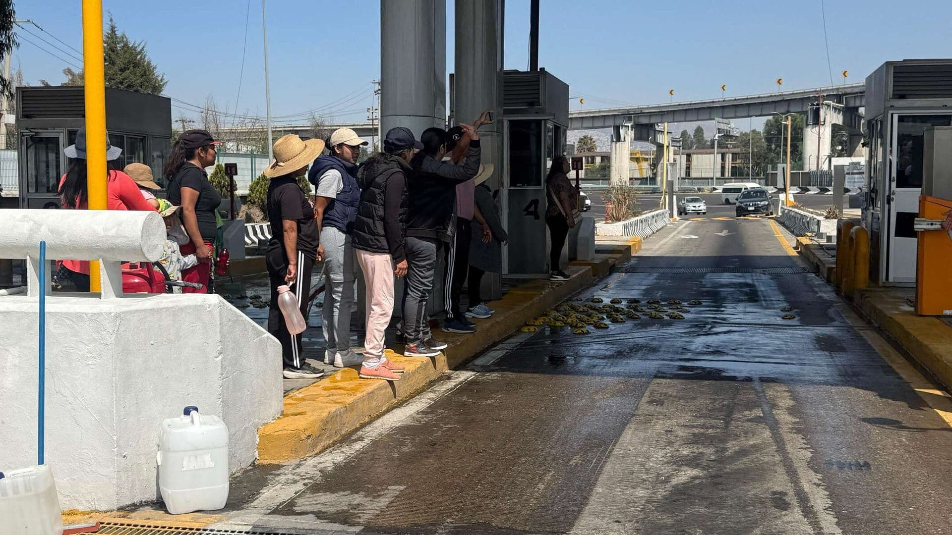 Tras Explosión en Gasera de Chalco, Vecinos Dan Paso Libre en la Caseta Chalco-Cuautla