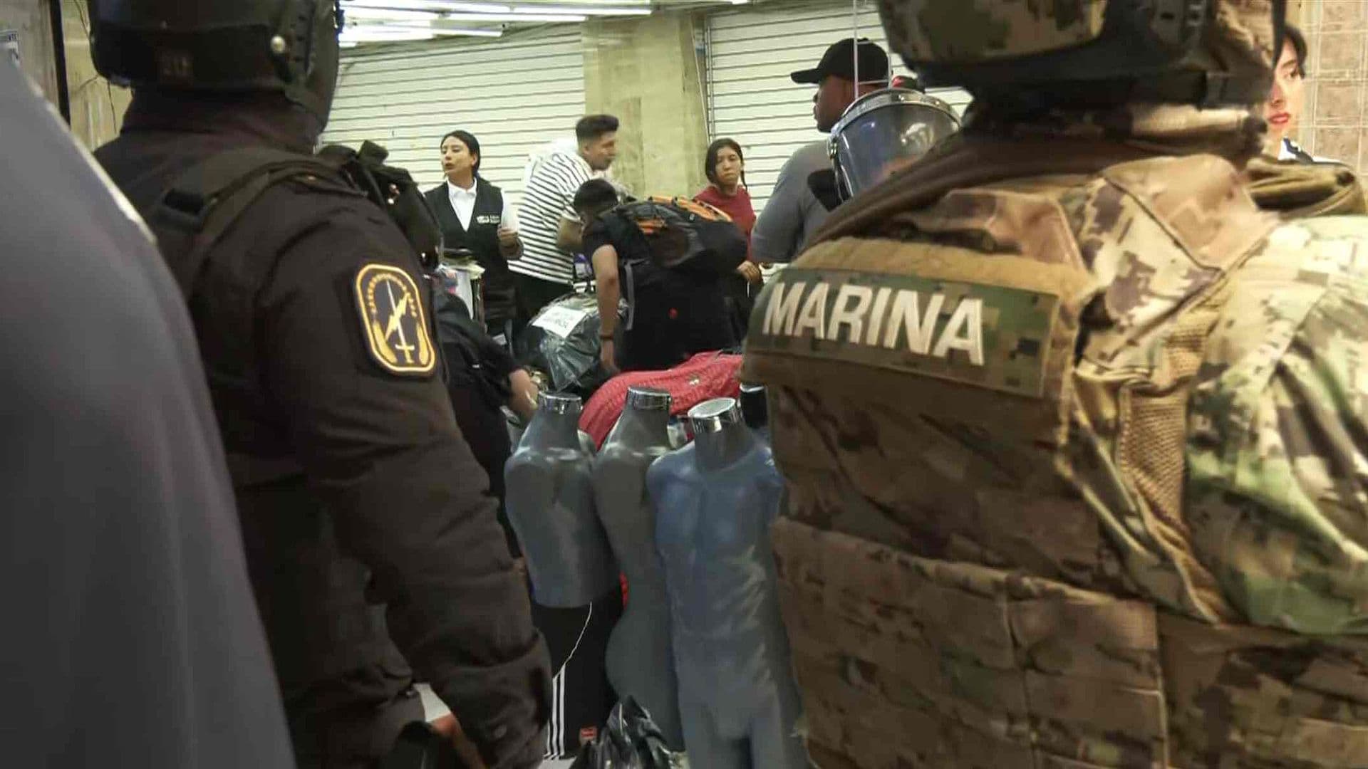 Sube de Tono el Cateo en Tepito; Aseguran Playeras "Pirata" y Así Responden los Comerciantes