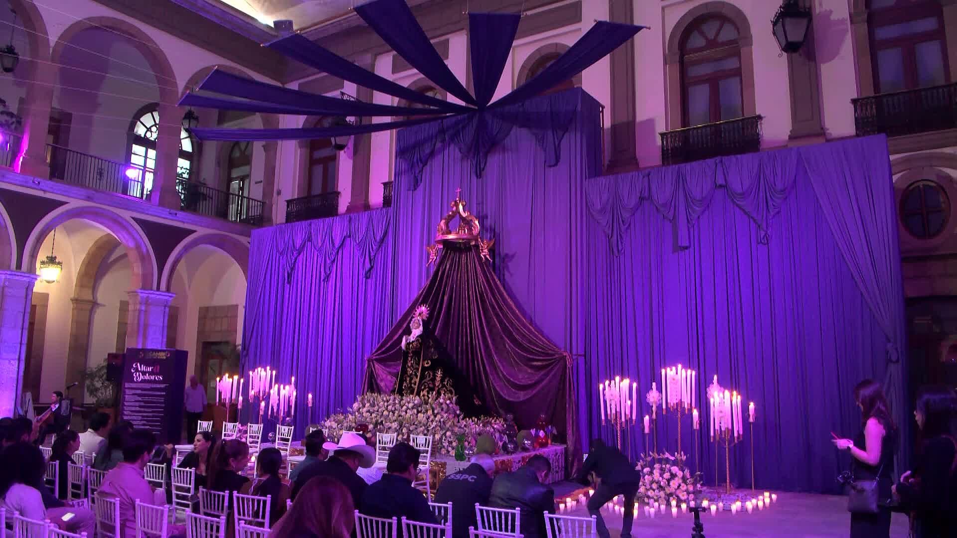 Inauguran Monumental Altar de Dolores en Palacio de Gobierno de SLP