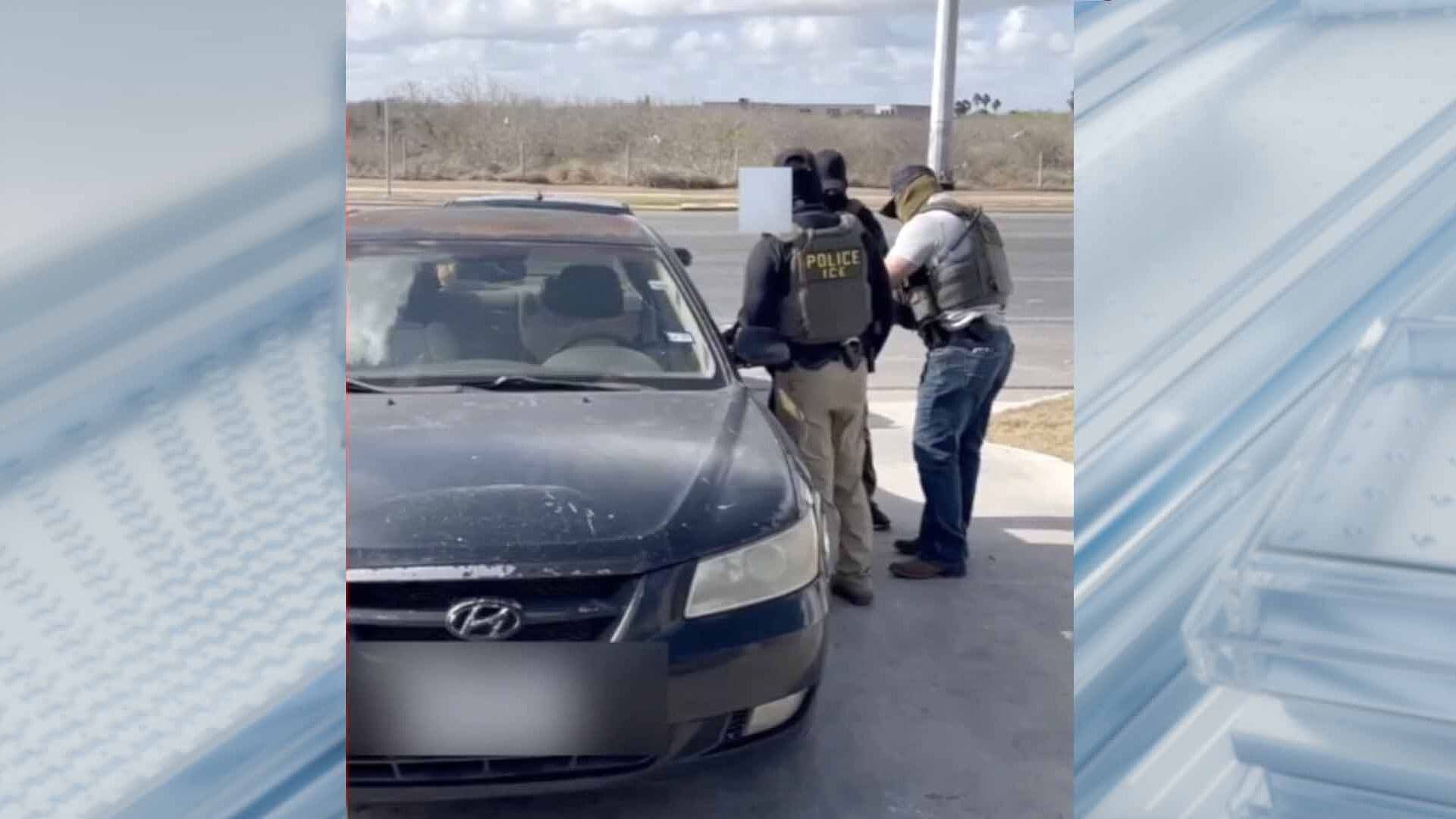 Captan la Detención de una Pareja por Elementos del ICE Presuntamente en el Valle de Texas