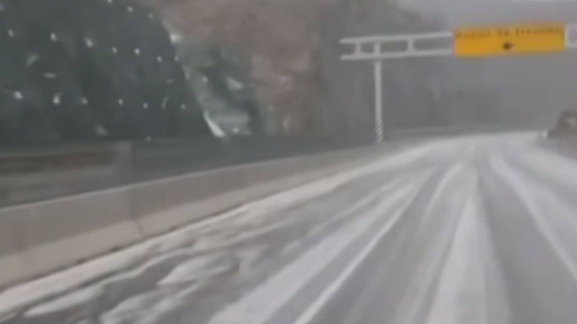 VIDEO: Lluvia y Granizo Complican Visibilidad de Automovilistas en Pachuca, Hidalgo