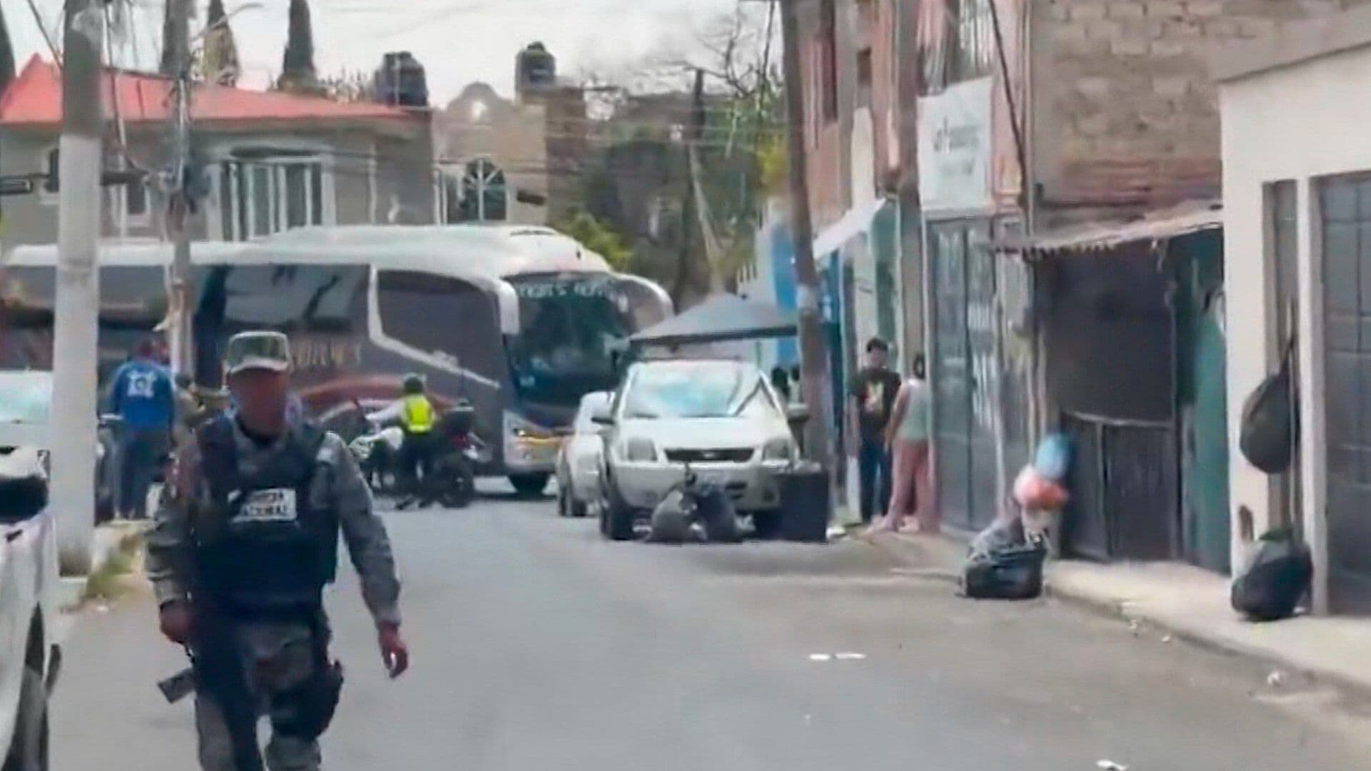 Camión que Transportaba a Jugadores de la República del Congo Queda Atorado en Calles de Zapopan