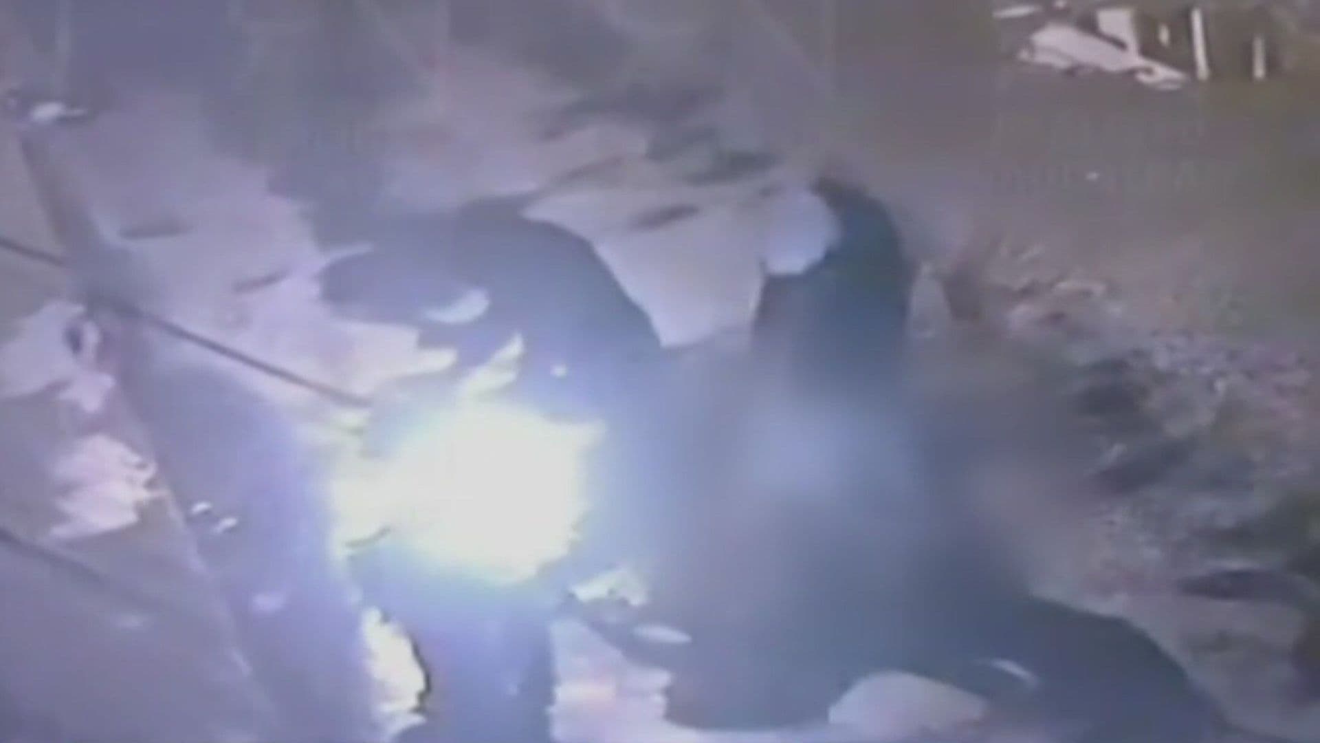 VIDEO: Captan Momento Exacto en que Abandonan un Cuerpo en Naucalpan, Edomex