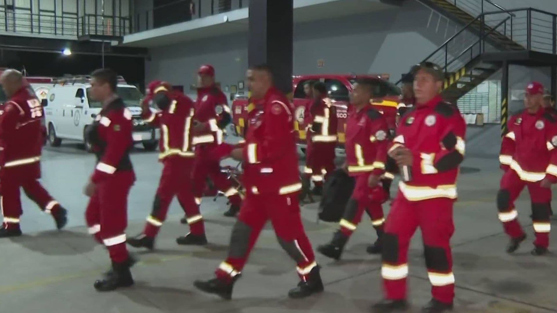 Bomberos de Jalisco se Suman al Rescate de Mineros en El Rosario, Sinaloa