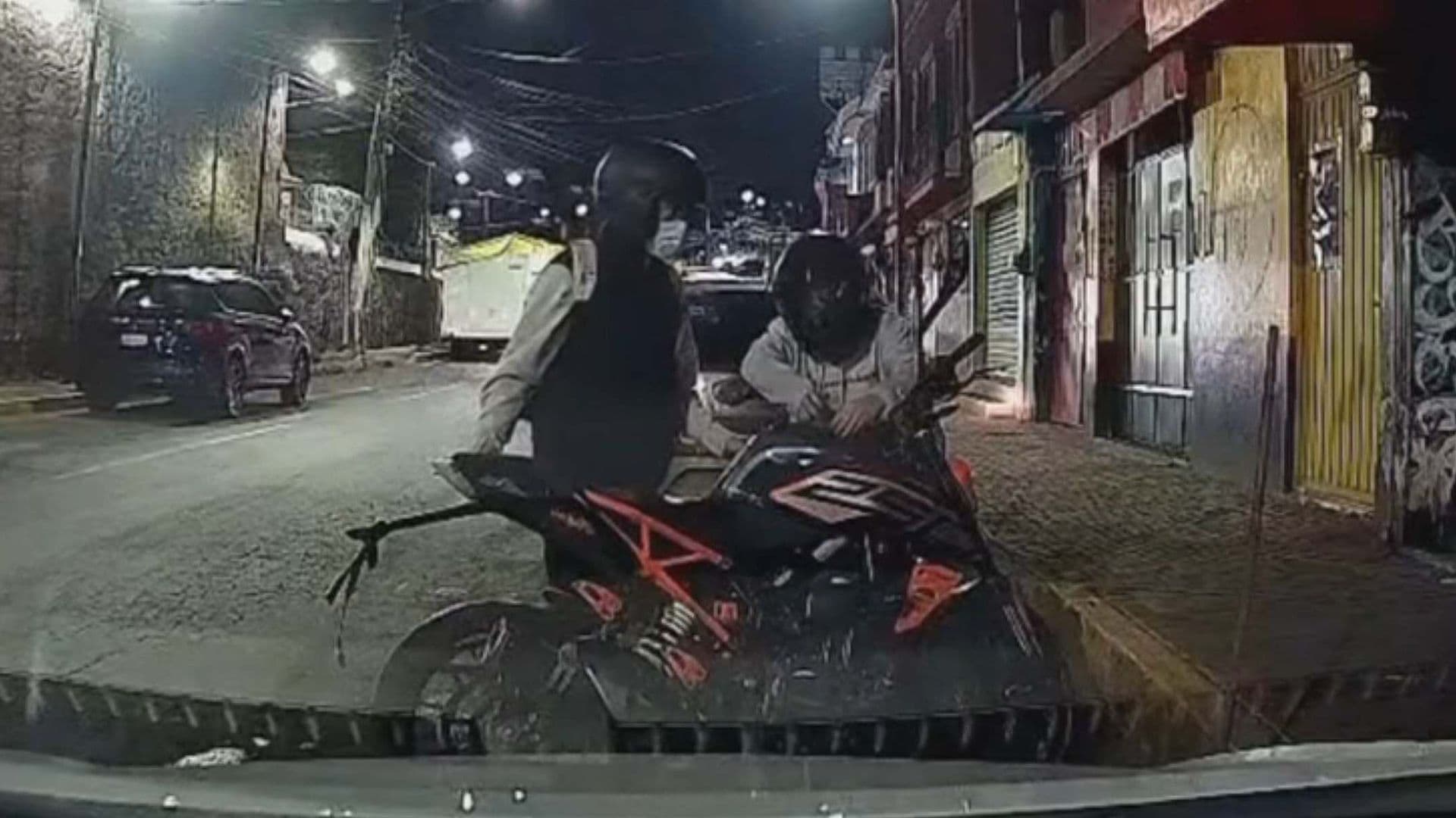 VIDEO: Captan Robo de Motocicleta en Tlalnepantla: ¿Un Niño Estaría Involucrado en el Hurto?