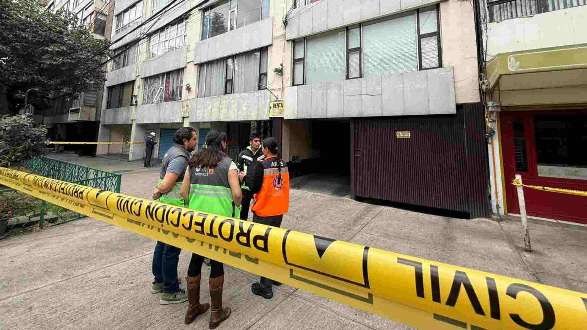 Hombre se Fractura las Piernas Tras Caer de un Cuarto Piso en la Alcaldía Benito Juárez, CDMX