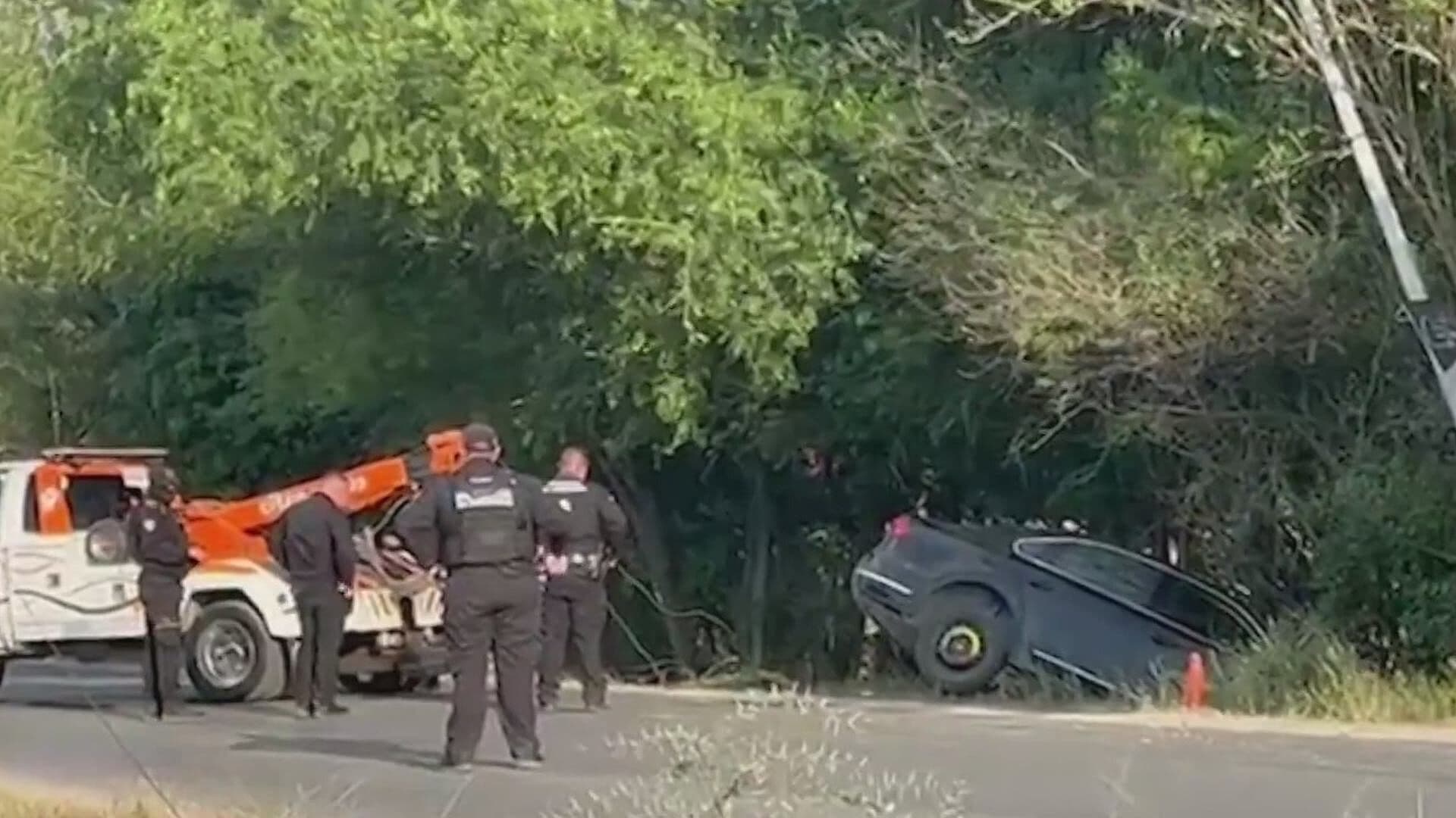 Pierde Control de Carro y Sale de Carretera Las Cortinas en Santiago, NL