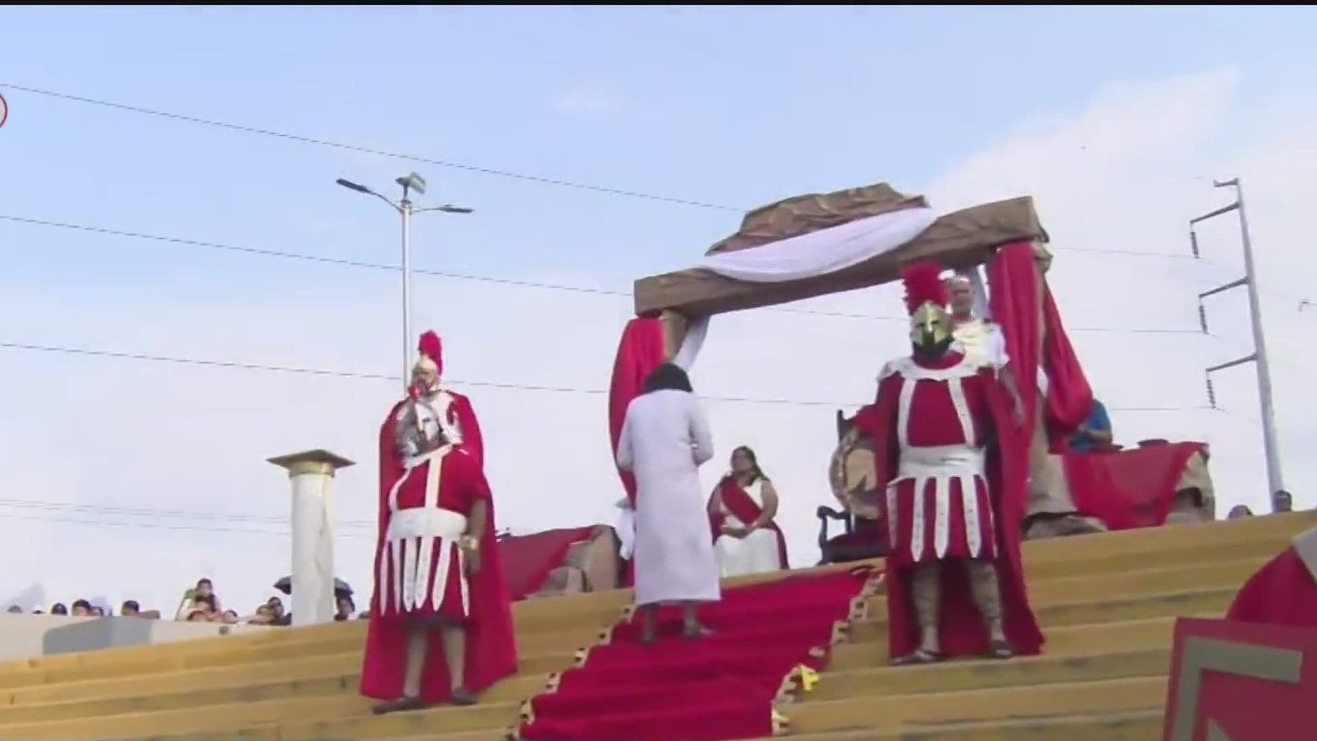 Representan La Pasión de Cristo en Basílica de Guadalupe en Monterrey