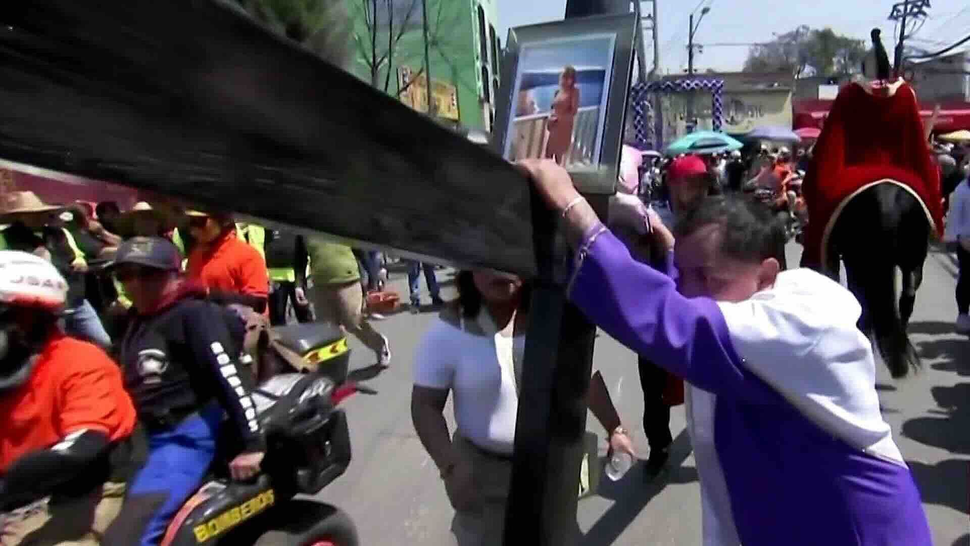 Acompañaron Más de 6 Mil Nazarenos a Jesús en Representación de Viernes Santo en Iztapalapa