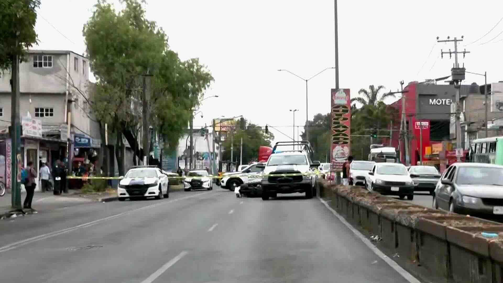 Muere Motociclista en Avenida Rojo Gomex, Iztapalapa, CDMX; Causas Aún Desconocidas