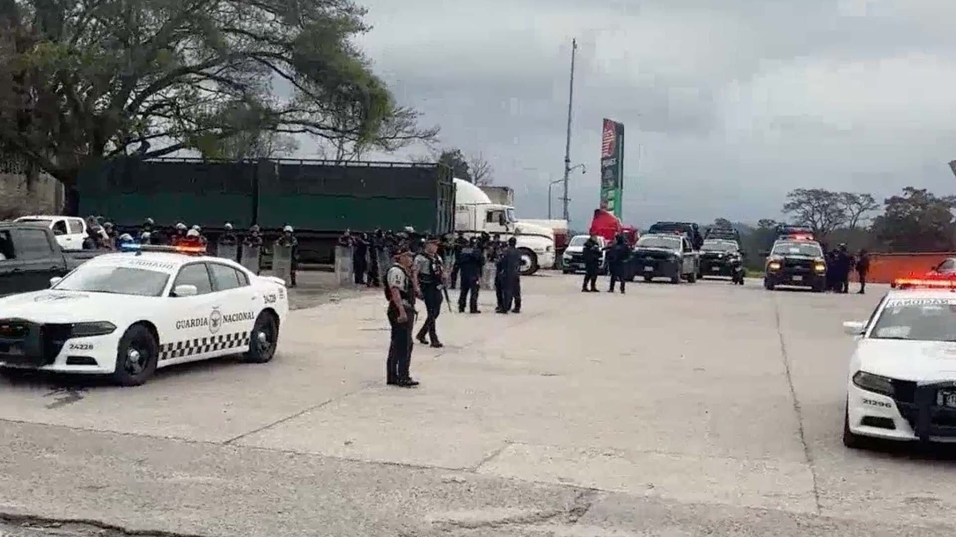 Presencia de Grupo de Antimotines en Bloqueo en Carretera Córdoba-Veracruz