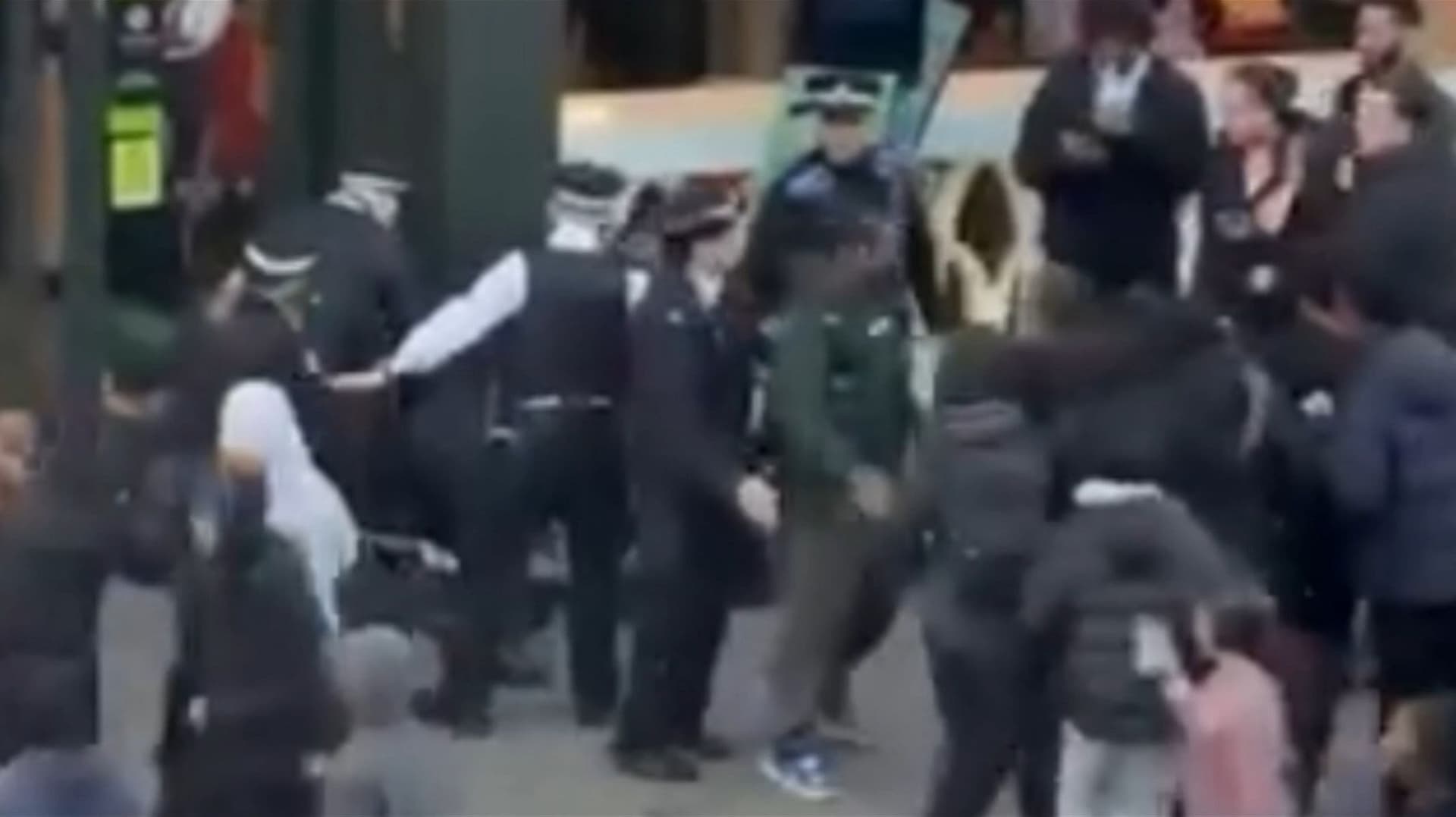 Alarma en Londres por "Steaming": Jóvenes en Masa Vandalizan y Saquean Negocios Locales